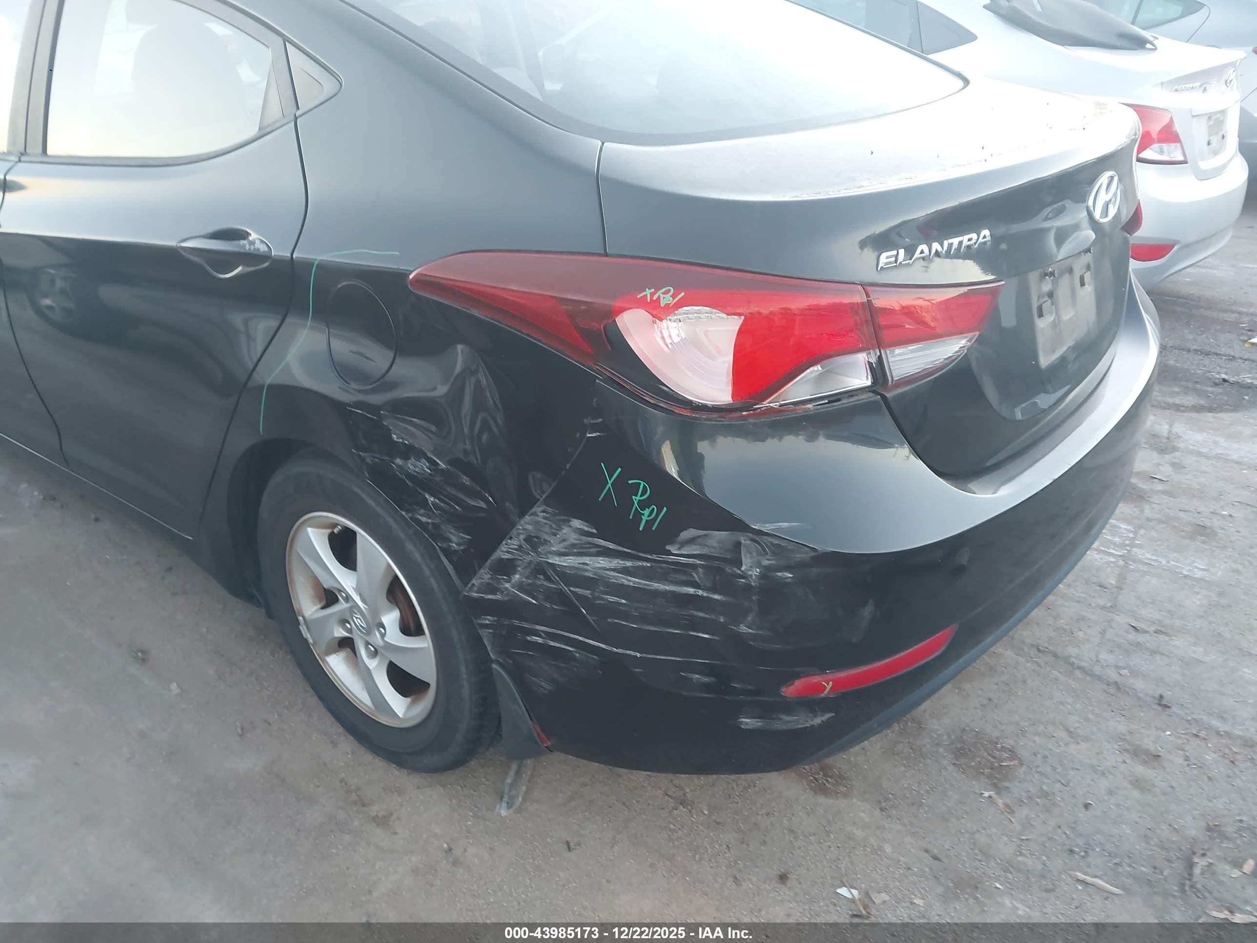 HYUNDAI ELANTRA image 6