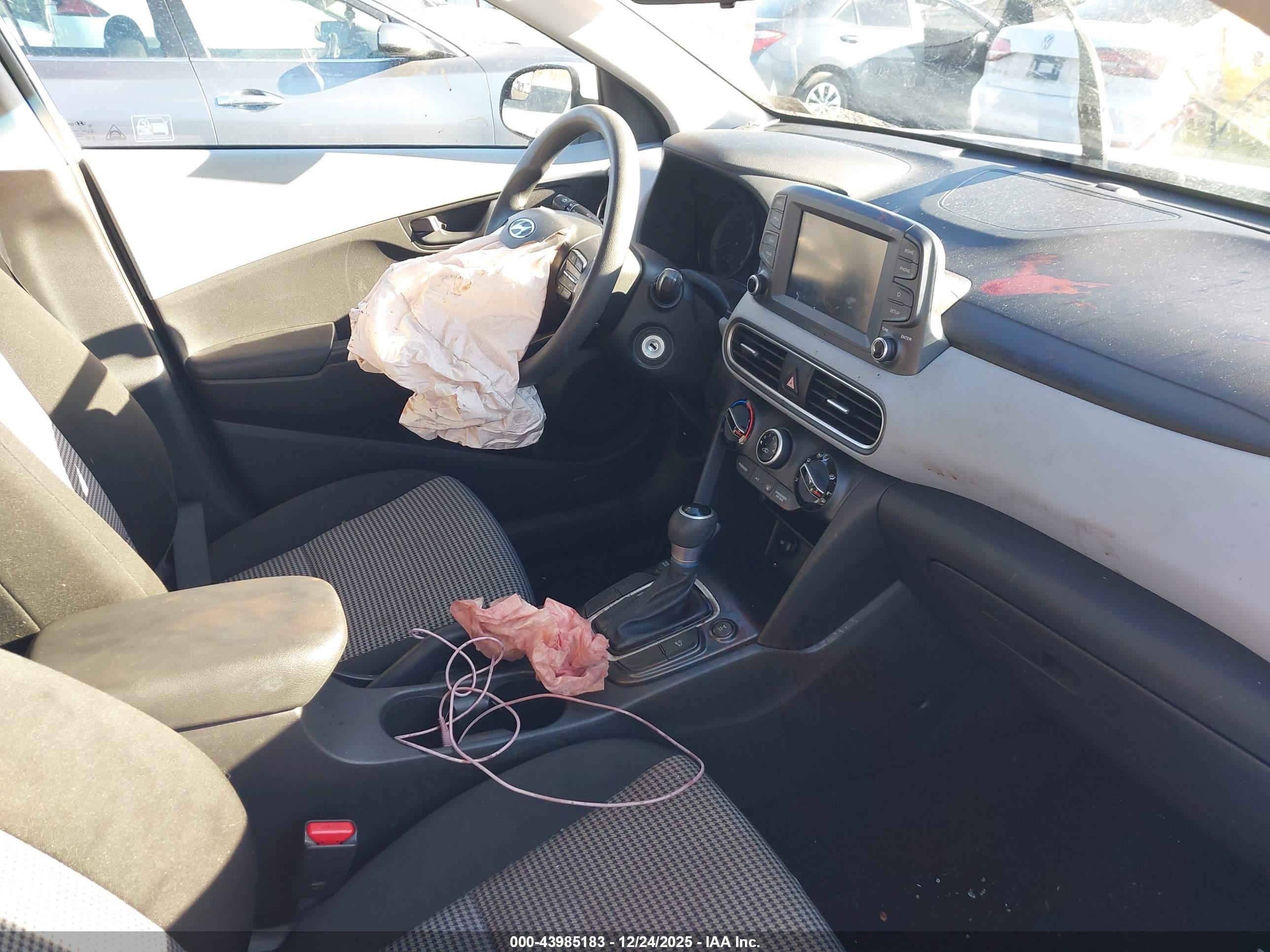 HYUNDAI KONA image 5