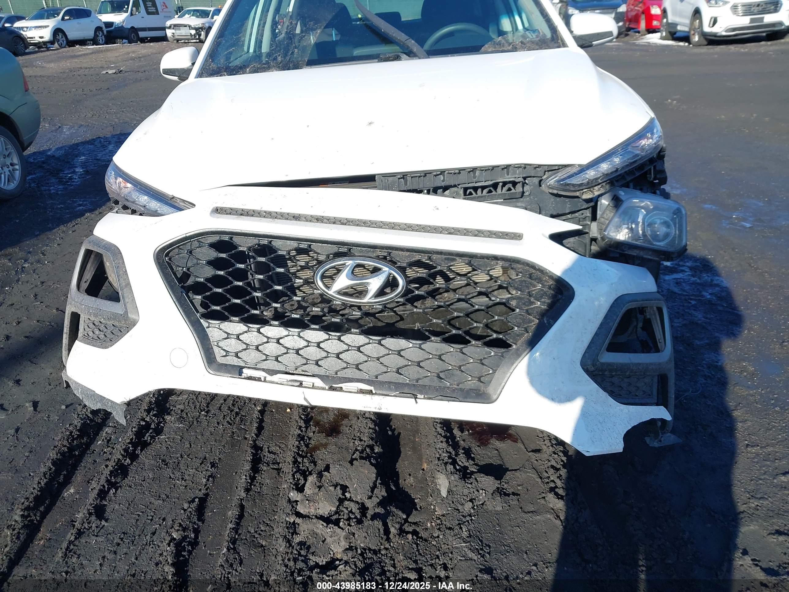 HYUNDAI KONA image 6