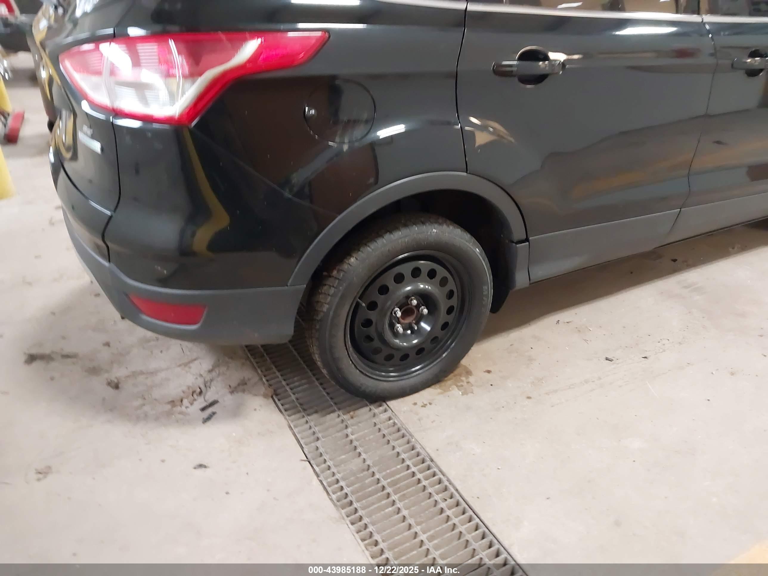 FORD ESCAPE image 6