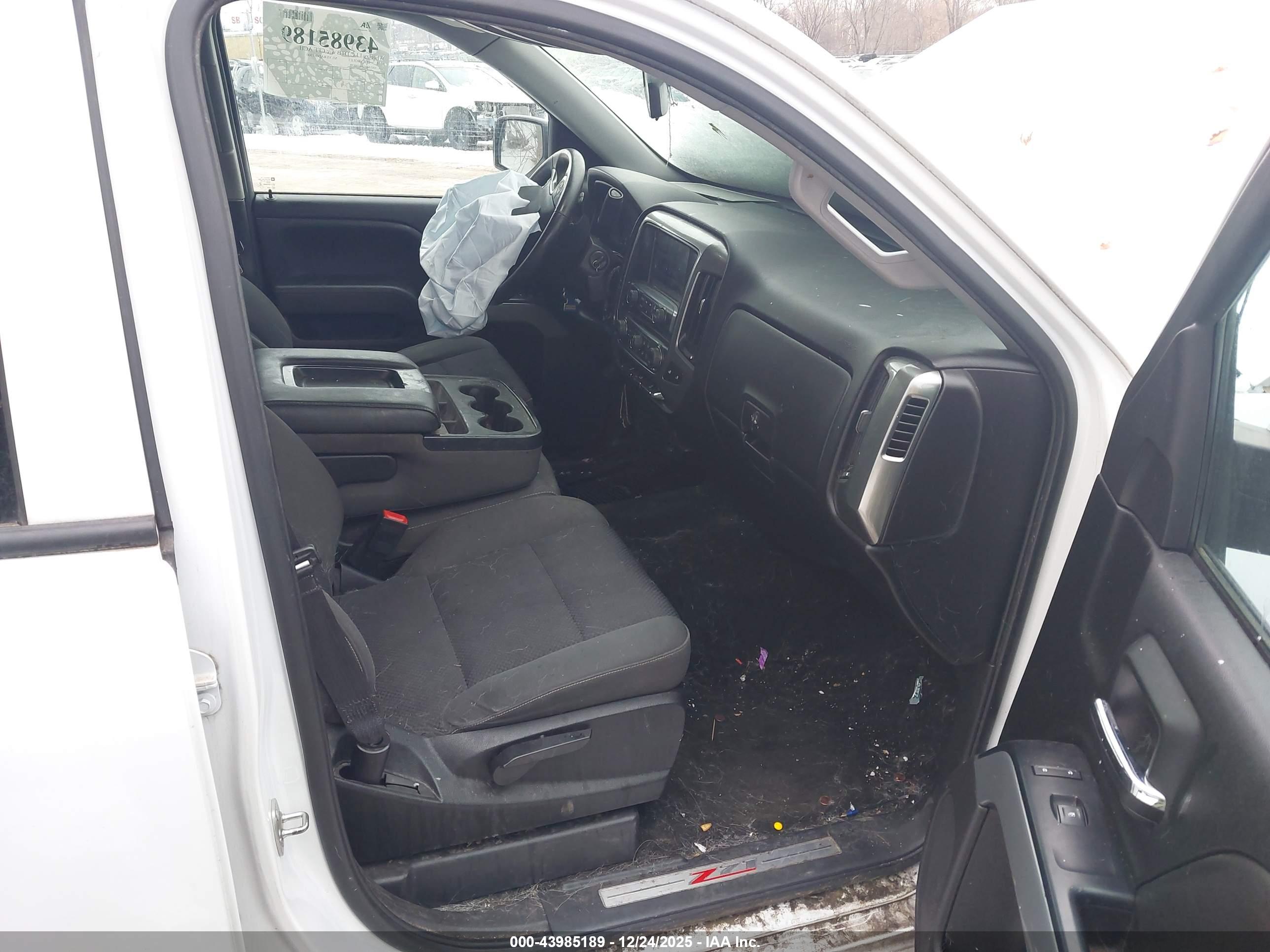 CHEVROLET SILVERADO image 5