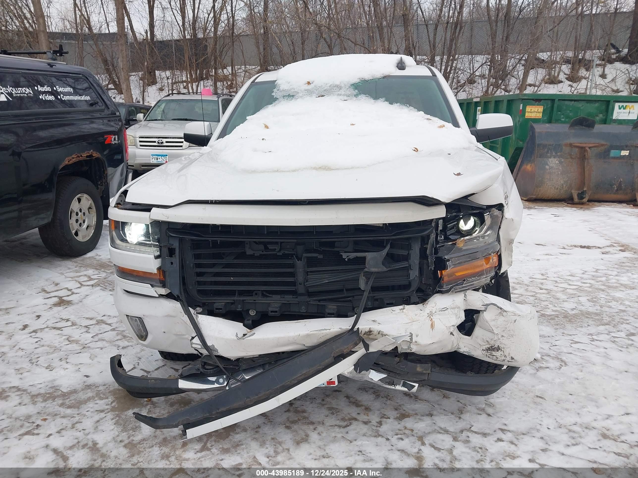 CHEVROLET SILVERADO image 6