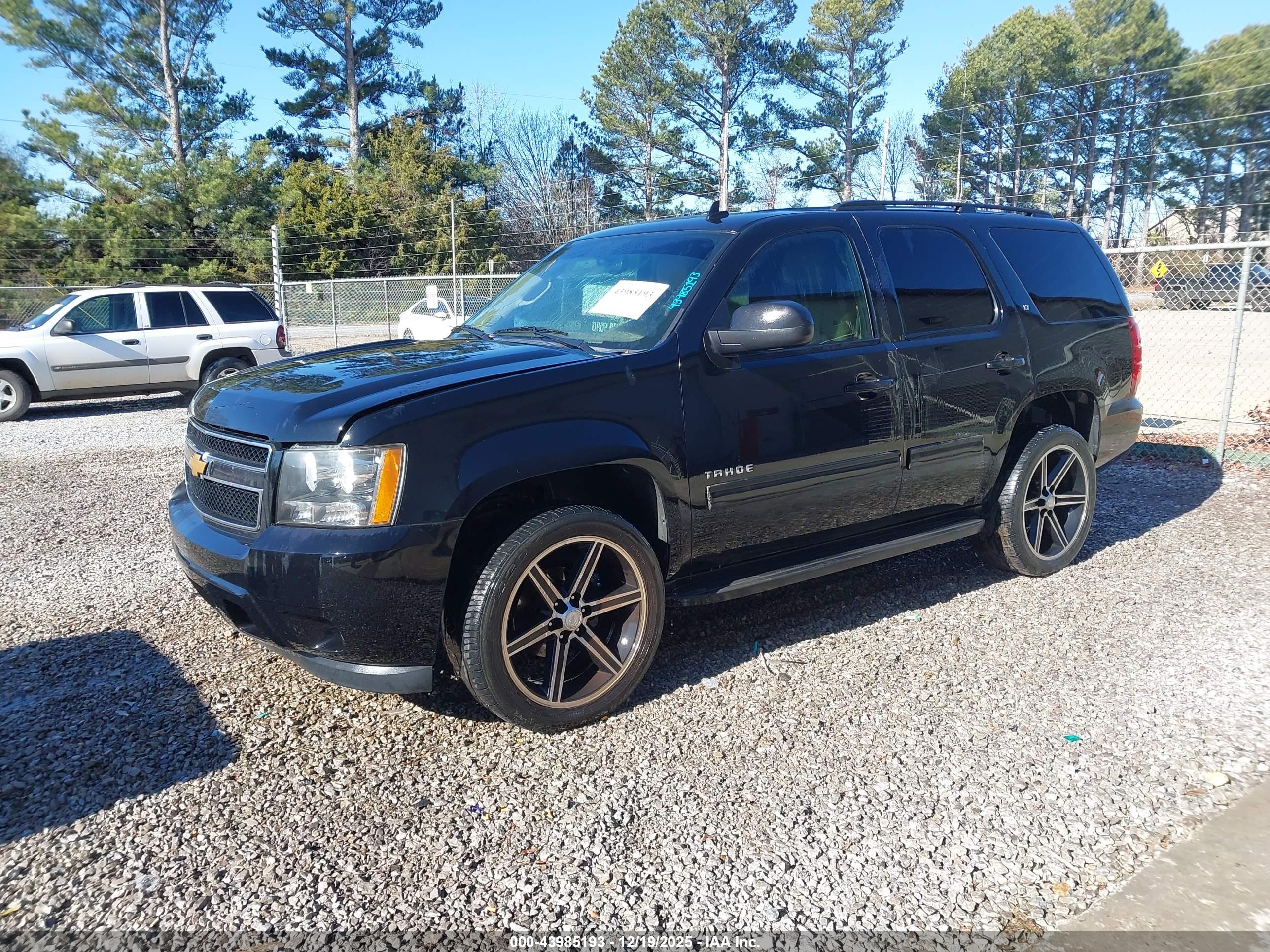 CHEVROLET TAHOE image 2