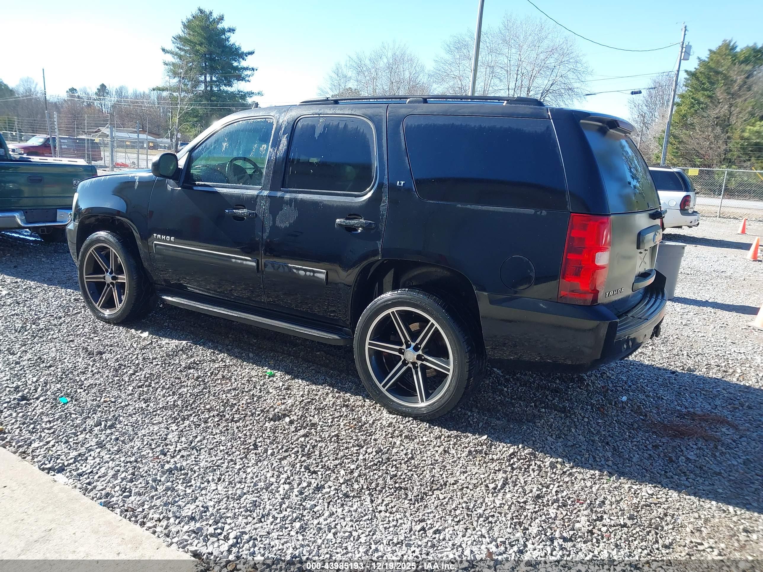 CHEVROLET TAHOE image 3