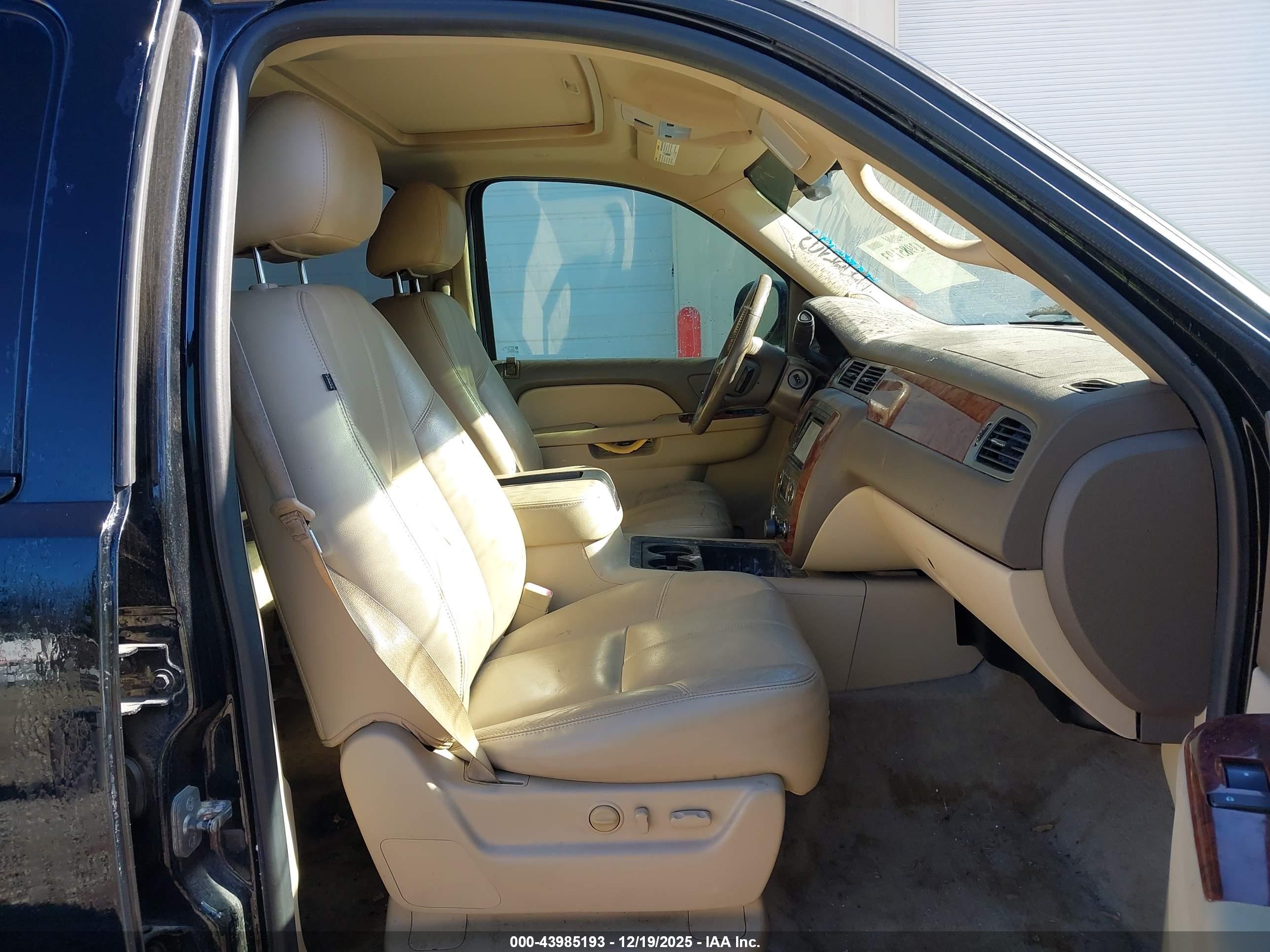 CHEVROLET TAHOE image 5