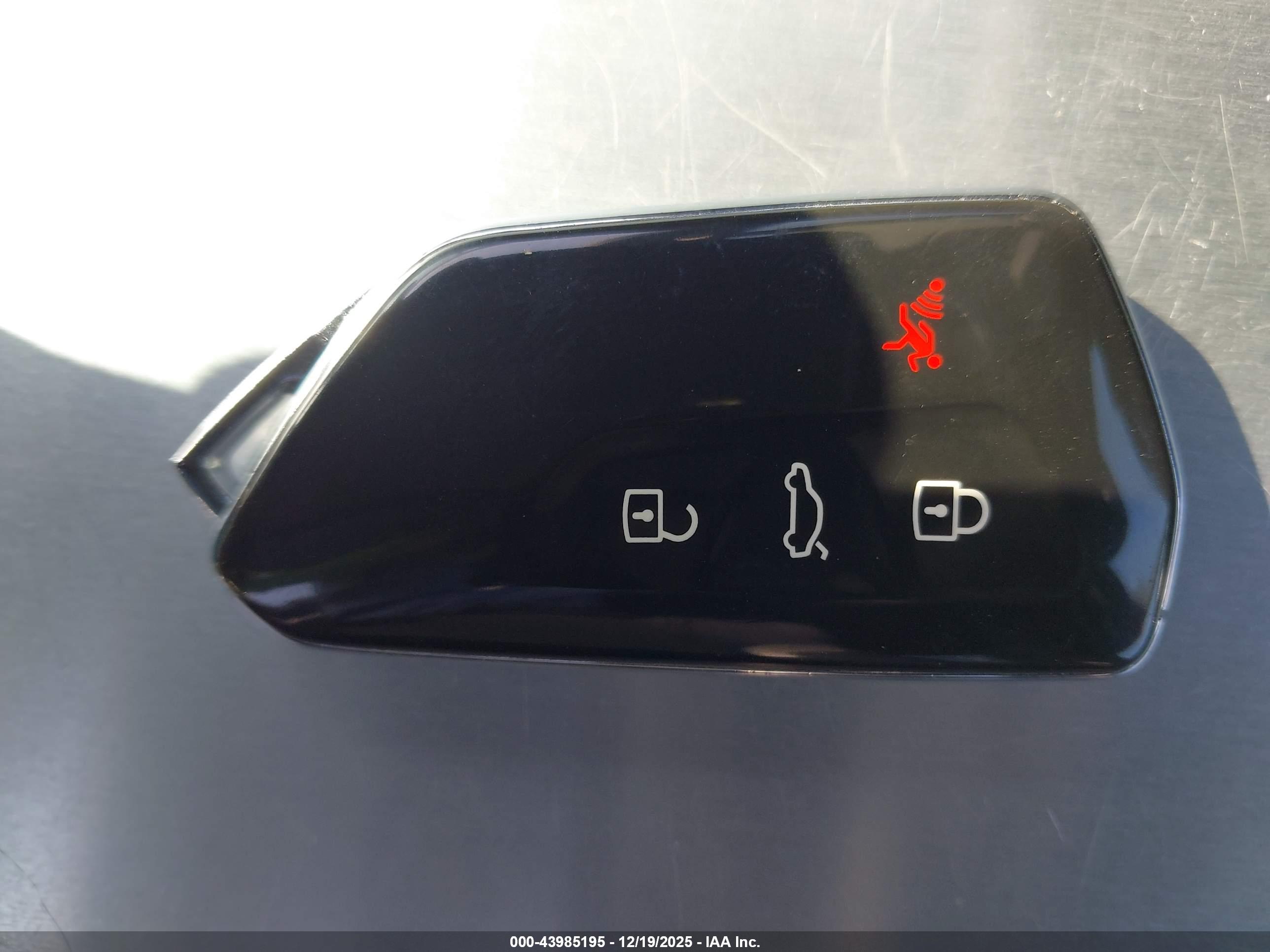 VOLKSWAGEN ID.4 image 11
