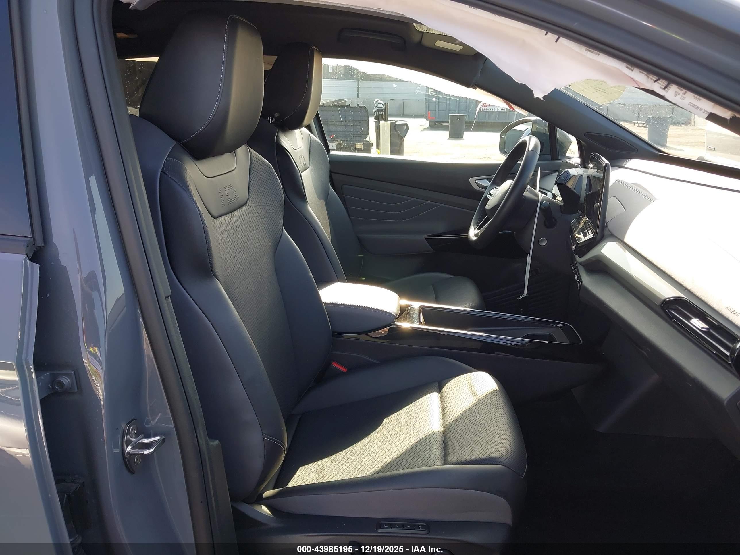 VOLKSWAGEN ID.4 image 5