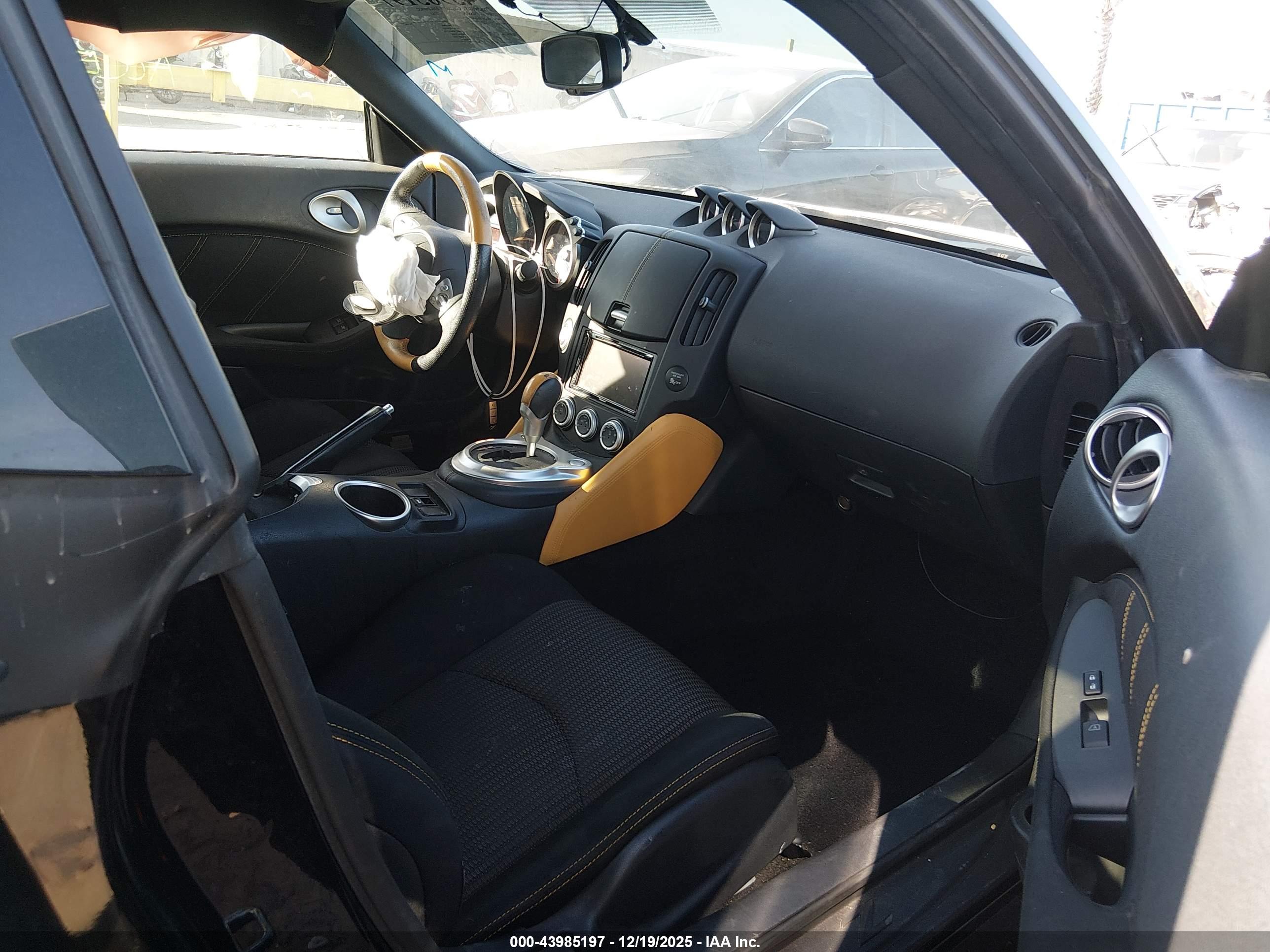 NISSAN 370Z image 5