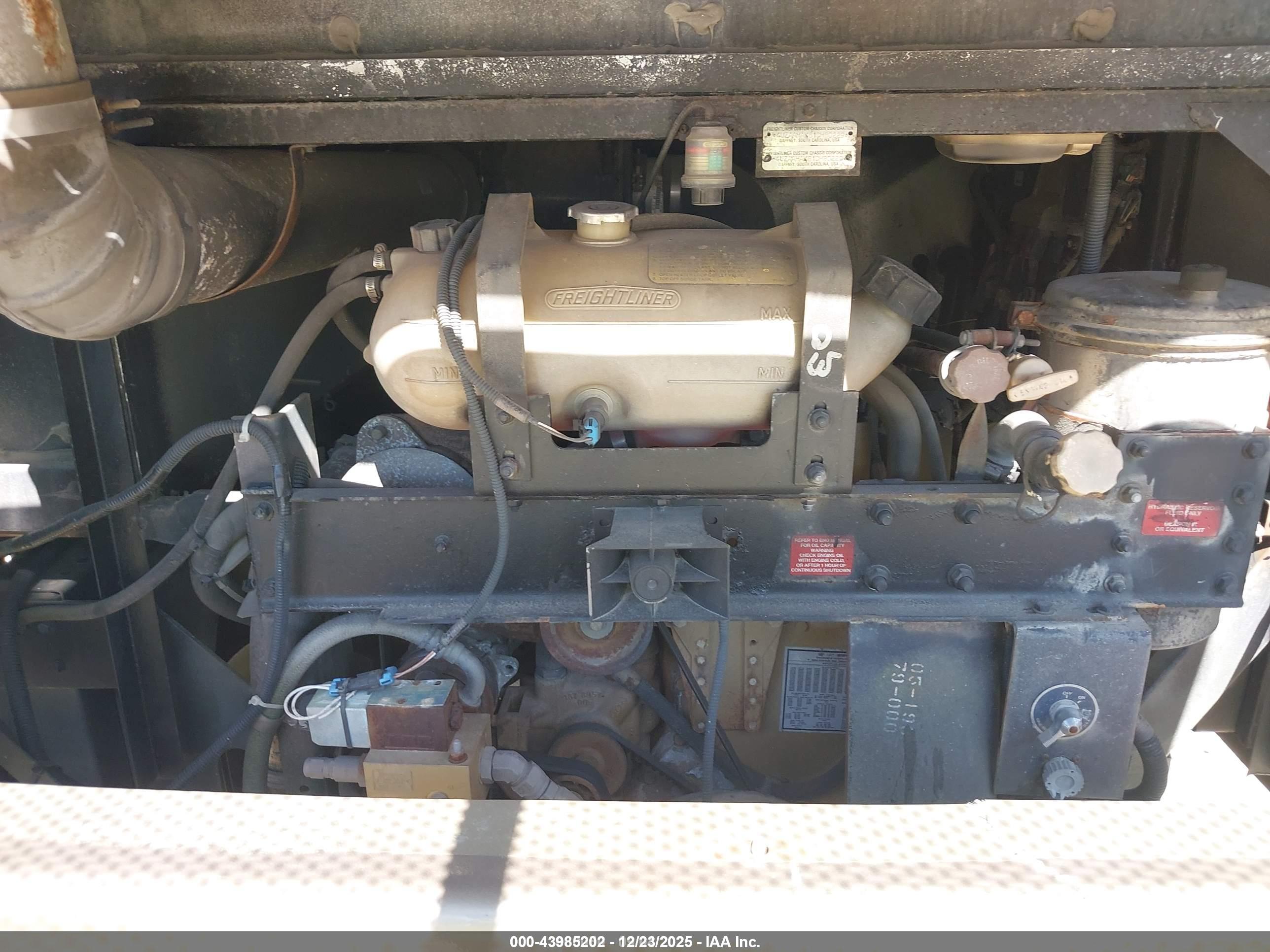 FREIGHTLINER CHASSIS image 10