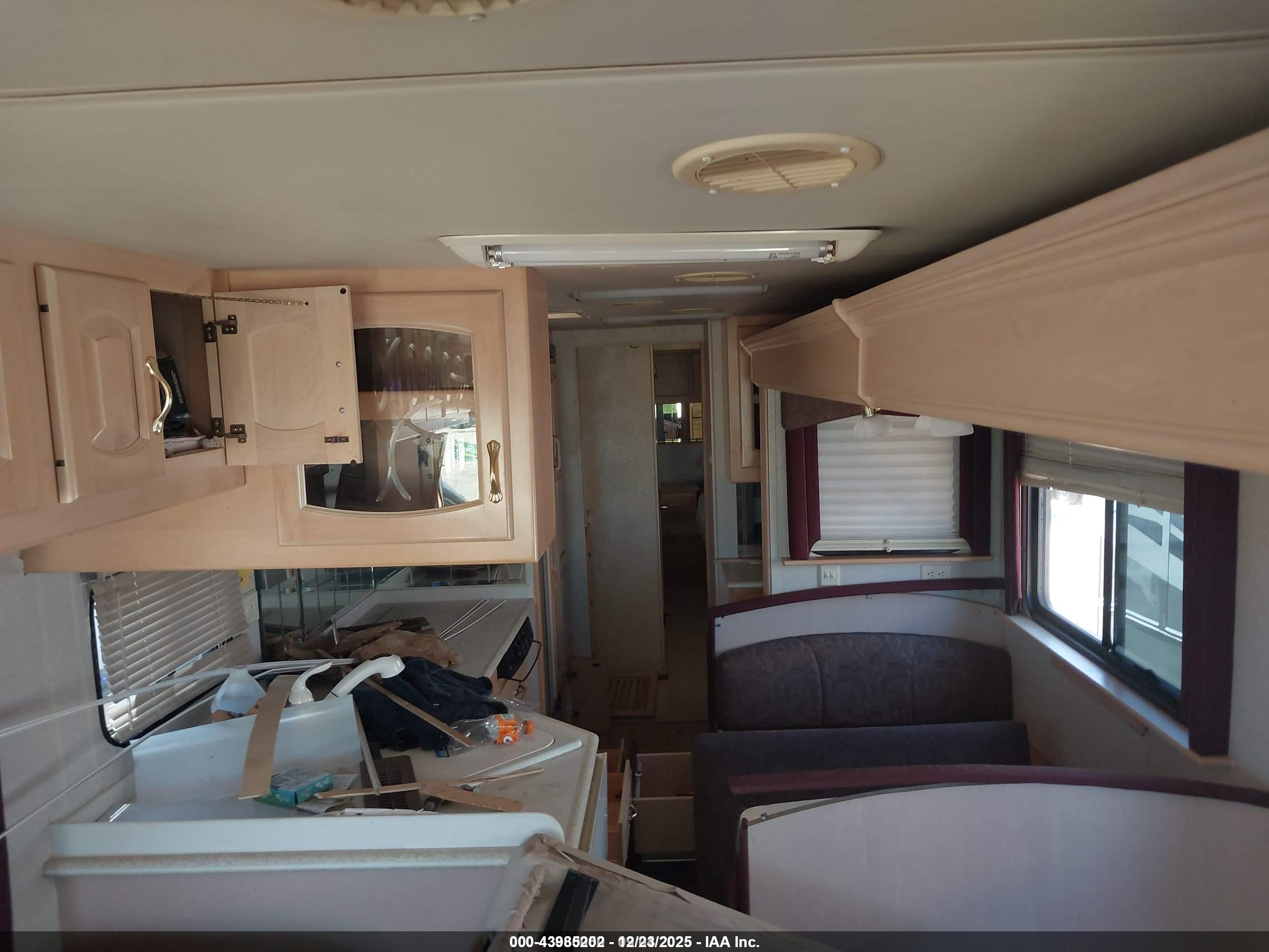 FREIGHTLINER CHASSIS image 5