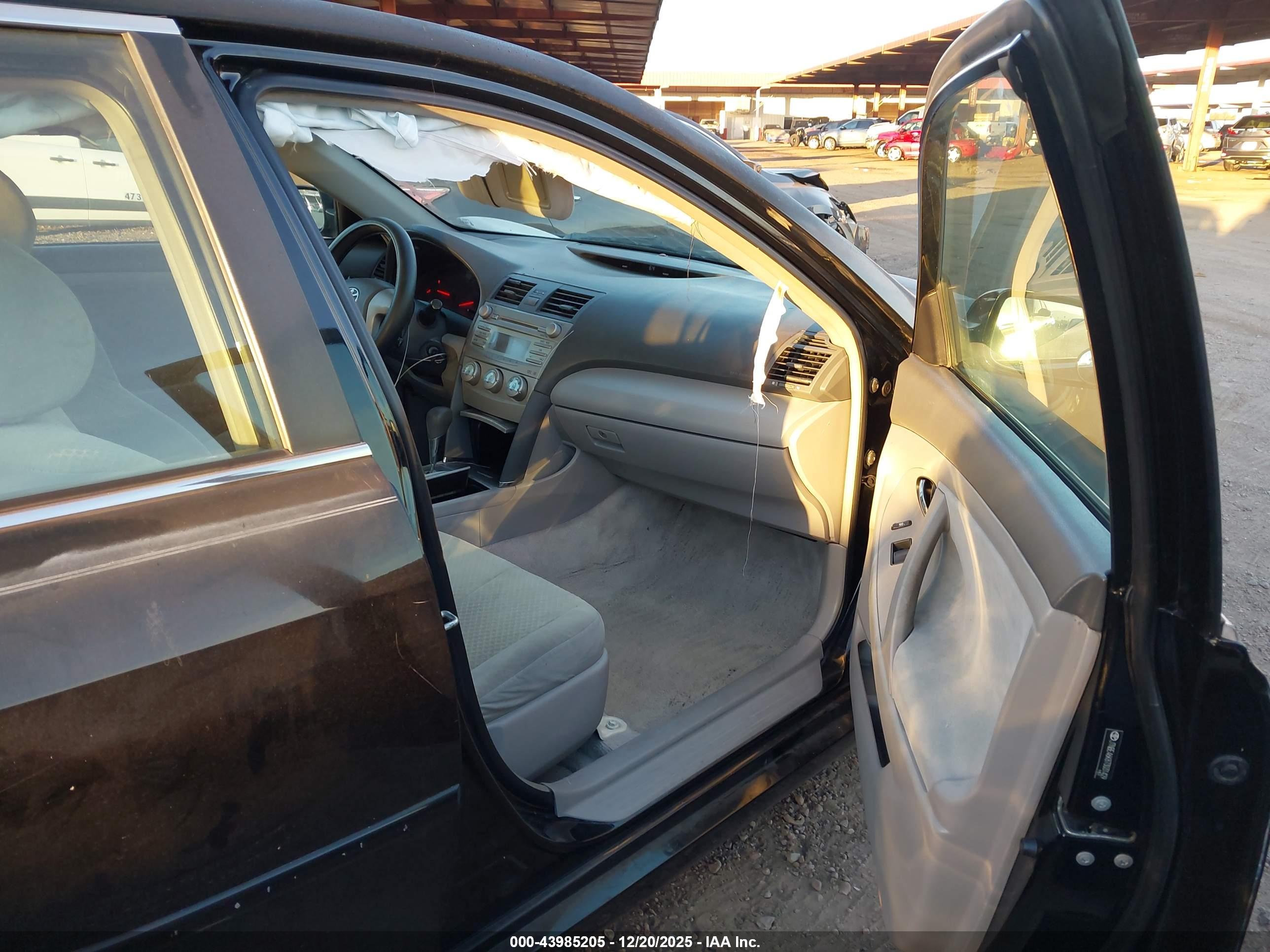 TOYOTA CAMRY image 5
