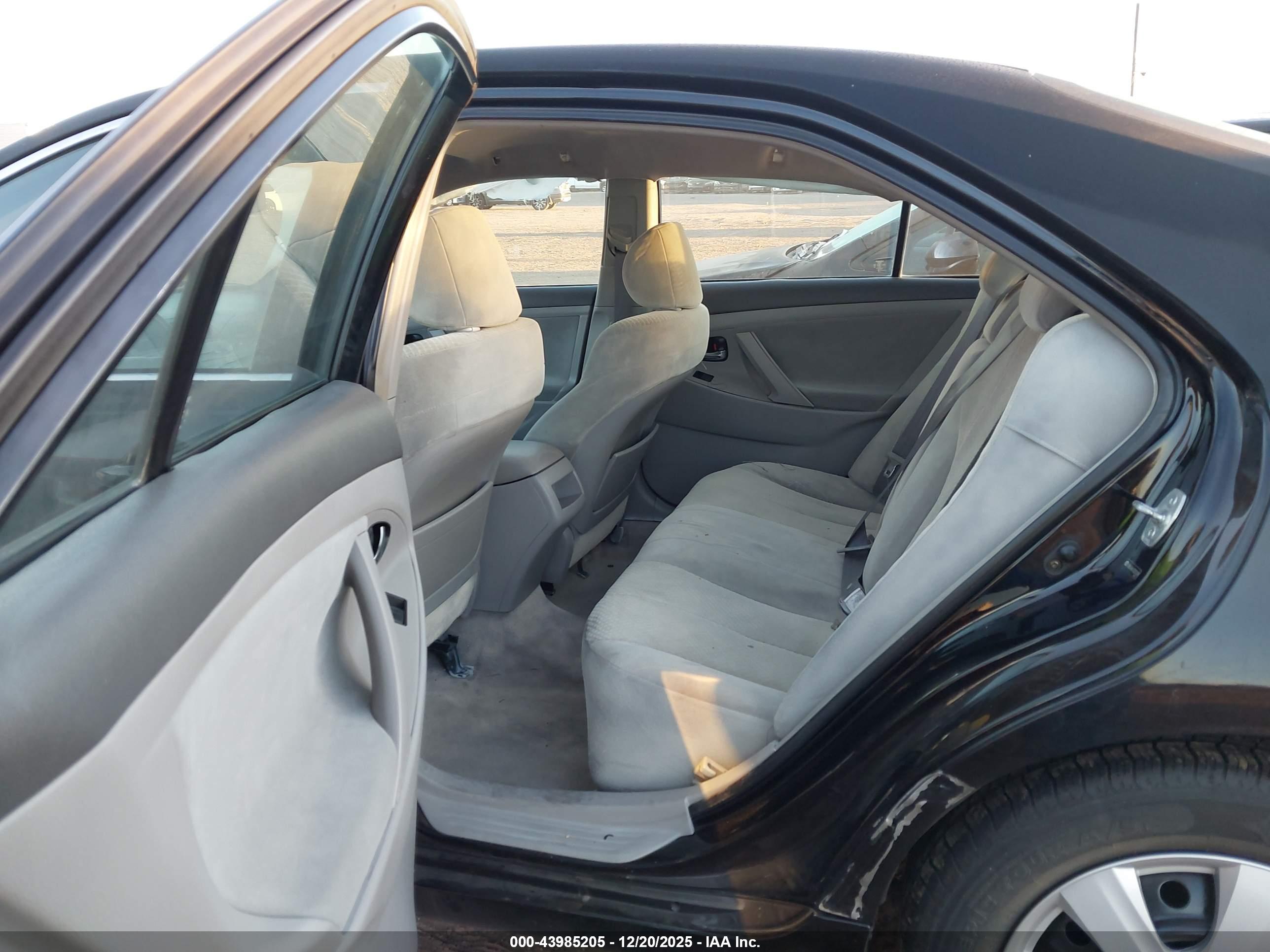 TOYOTA CAMRY image 8
