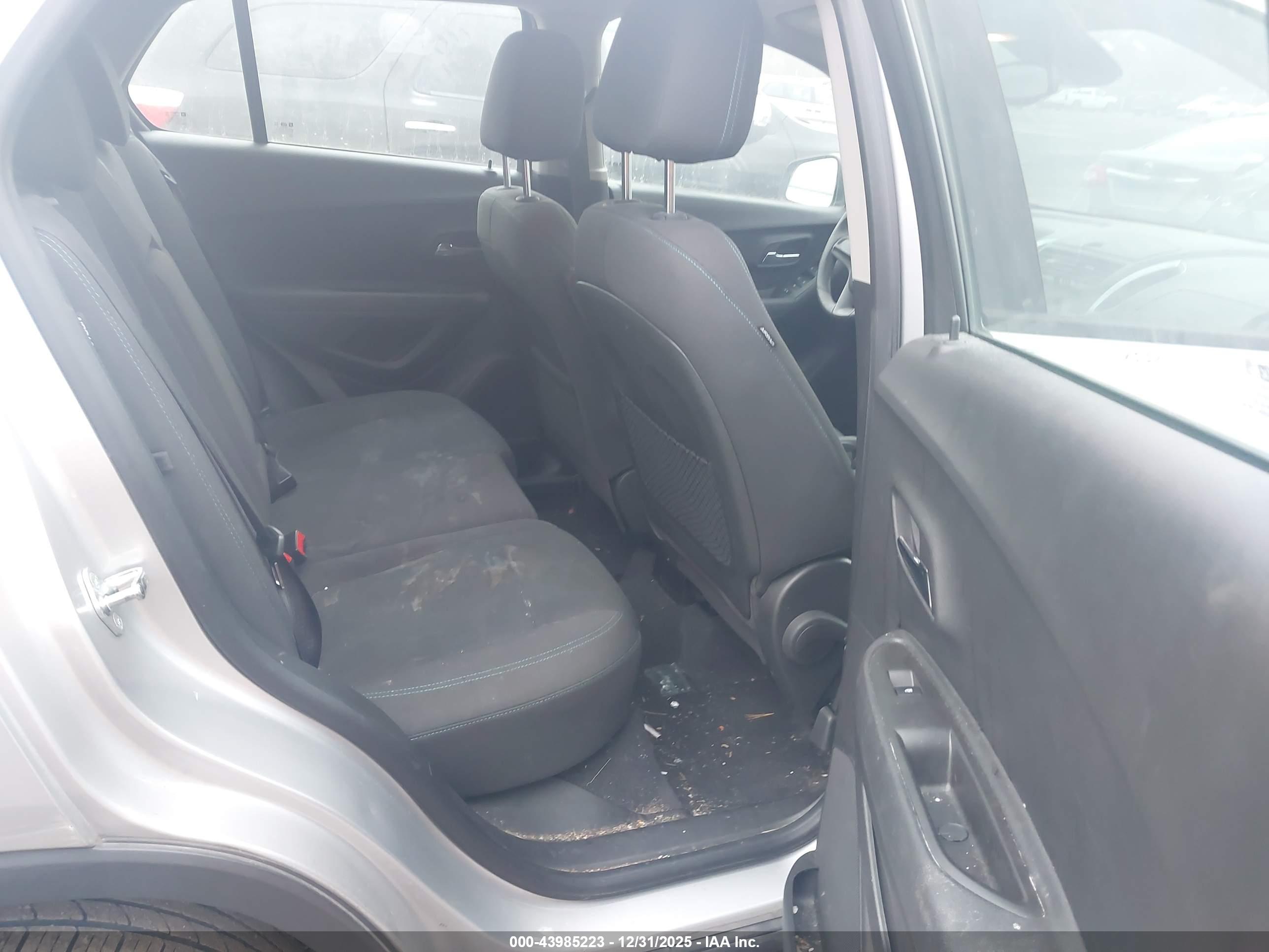 CHEVROLET TRAX image 8