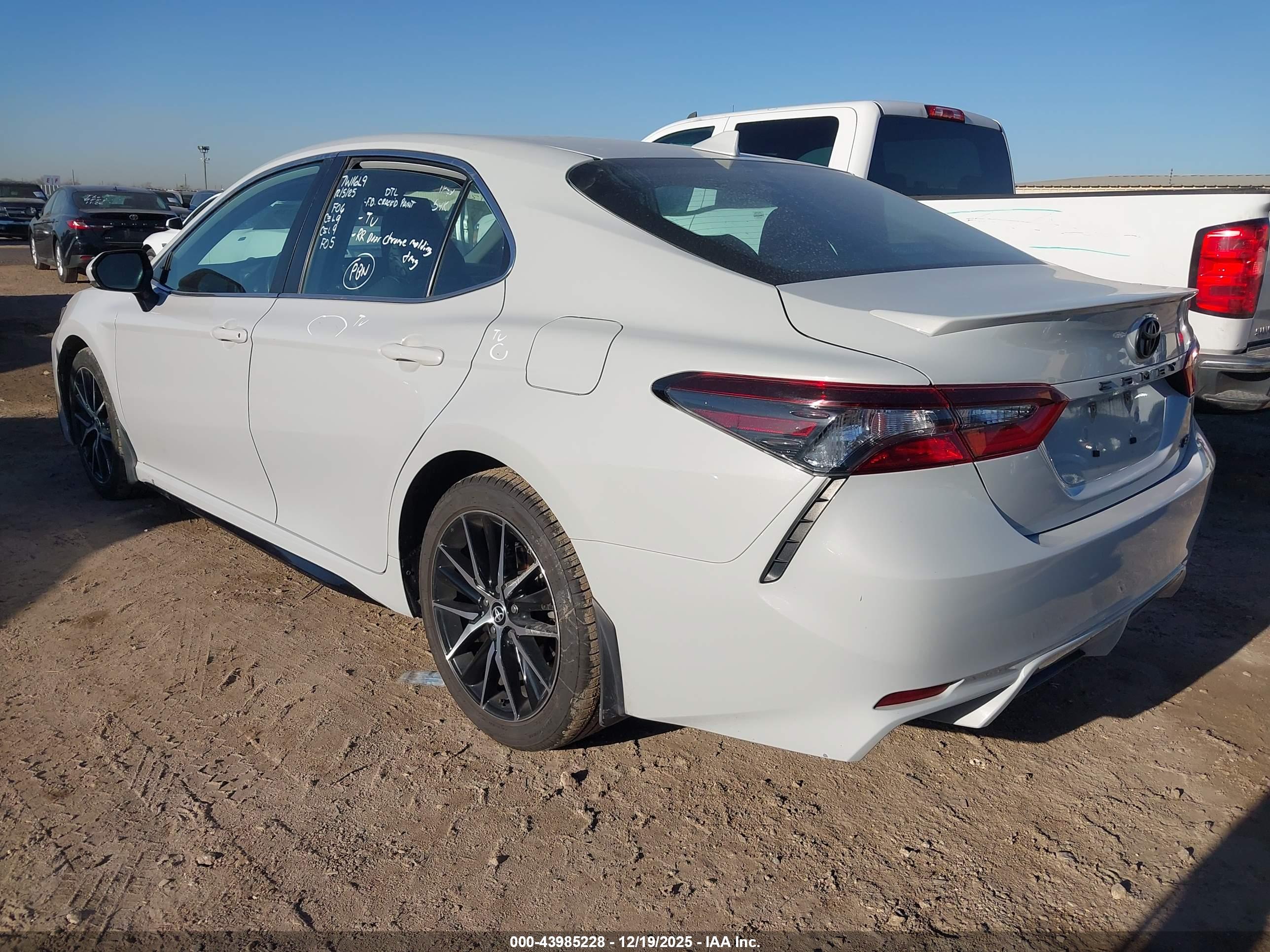 TOYOTA CAMRY image 3