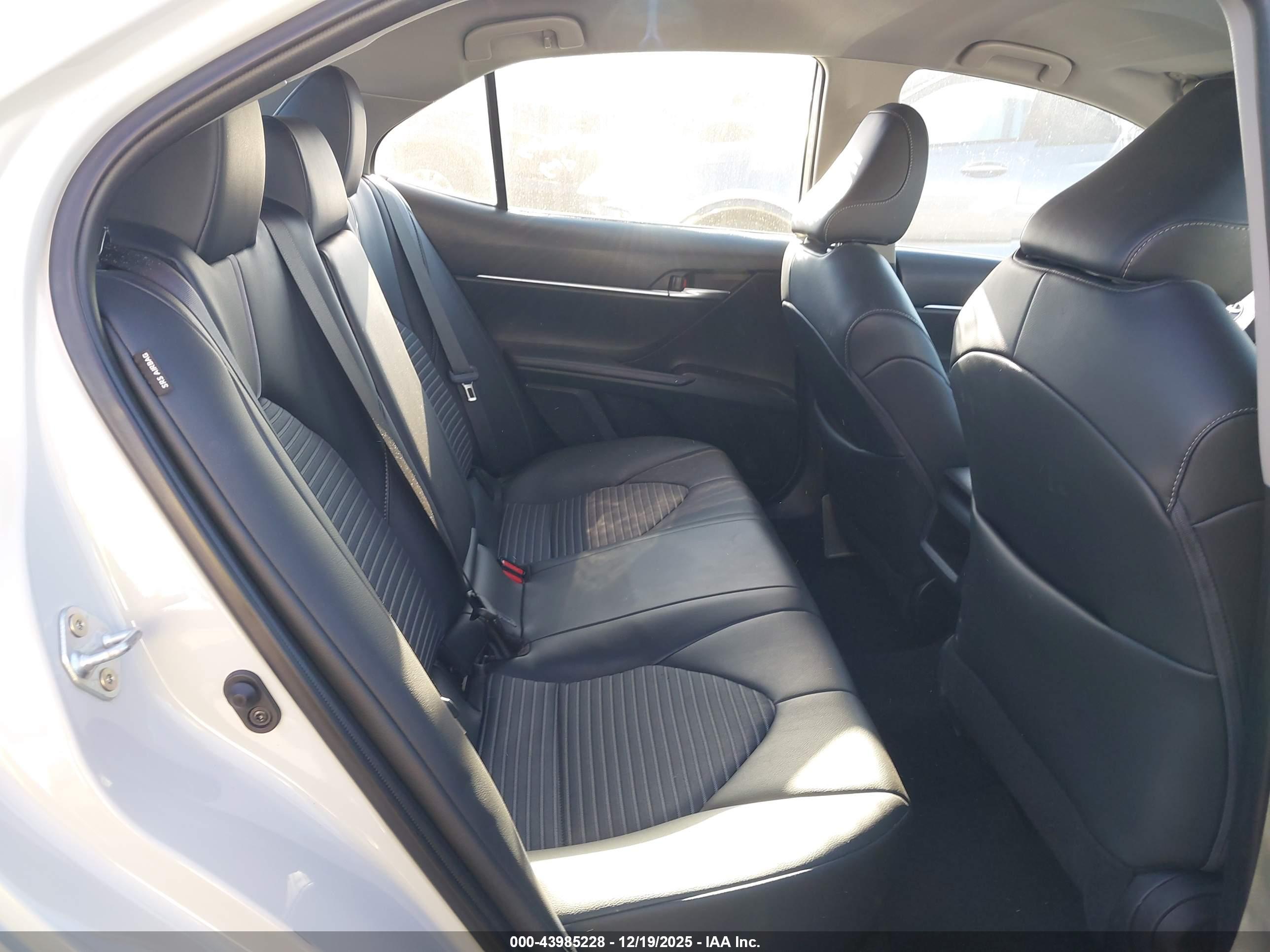 TOYOTA CAMRY image 8