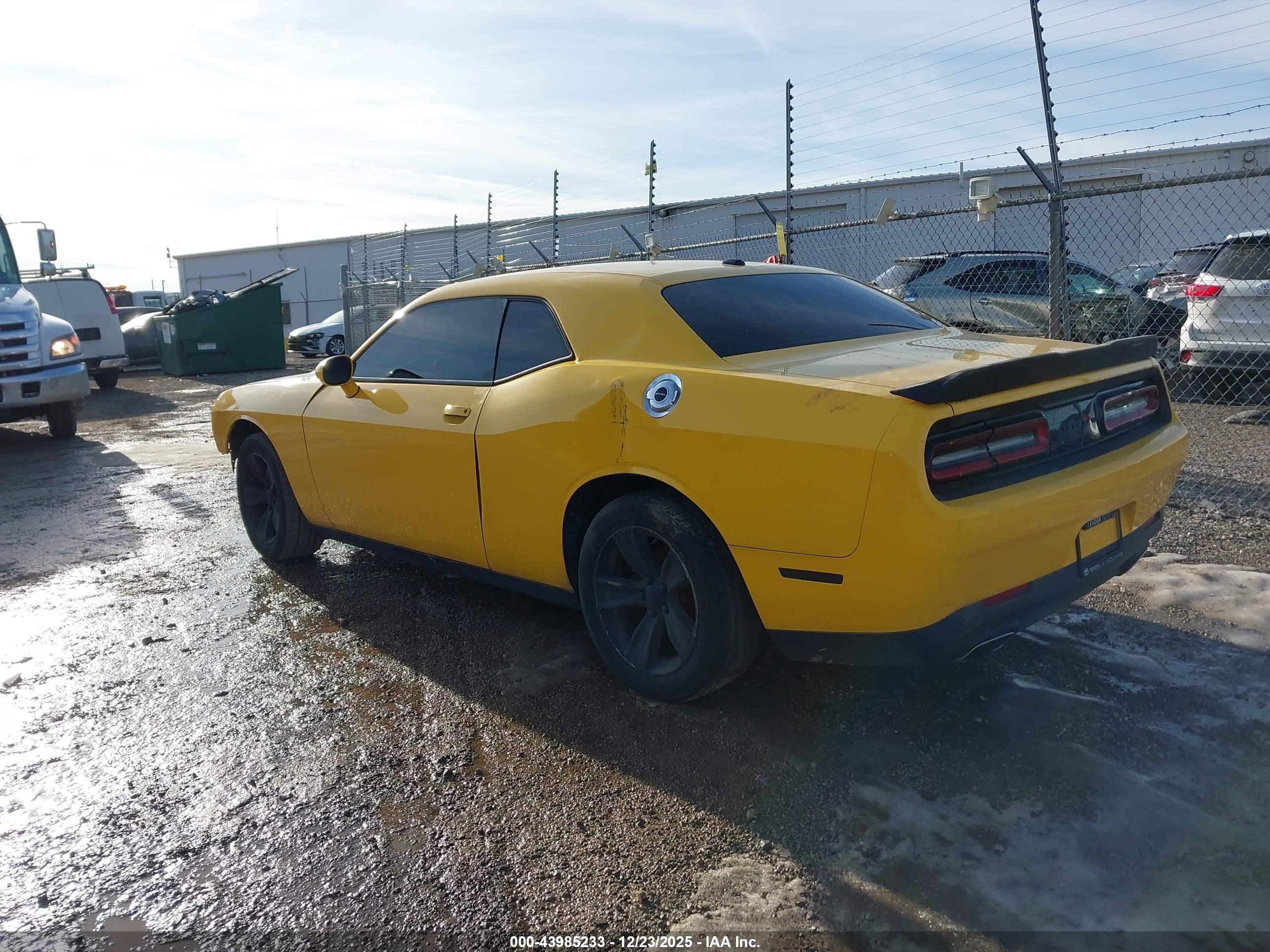 DODGE CHALLENGER image 3