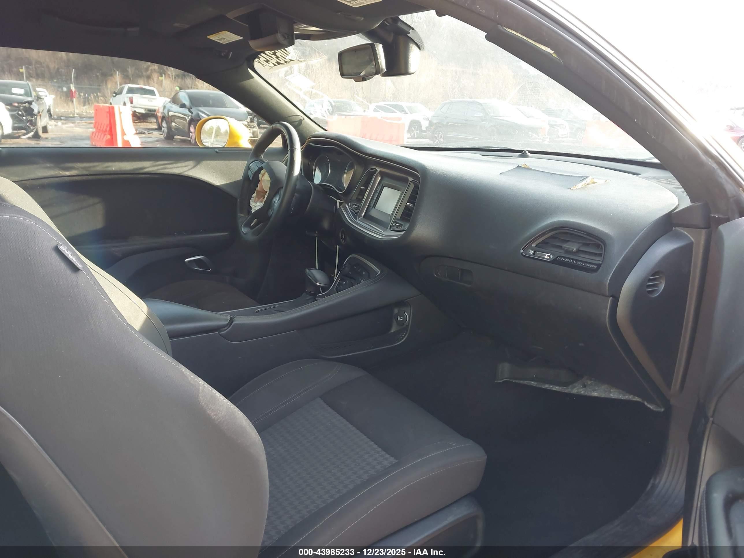 DODGE CHALLENGER image 5