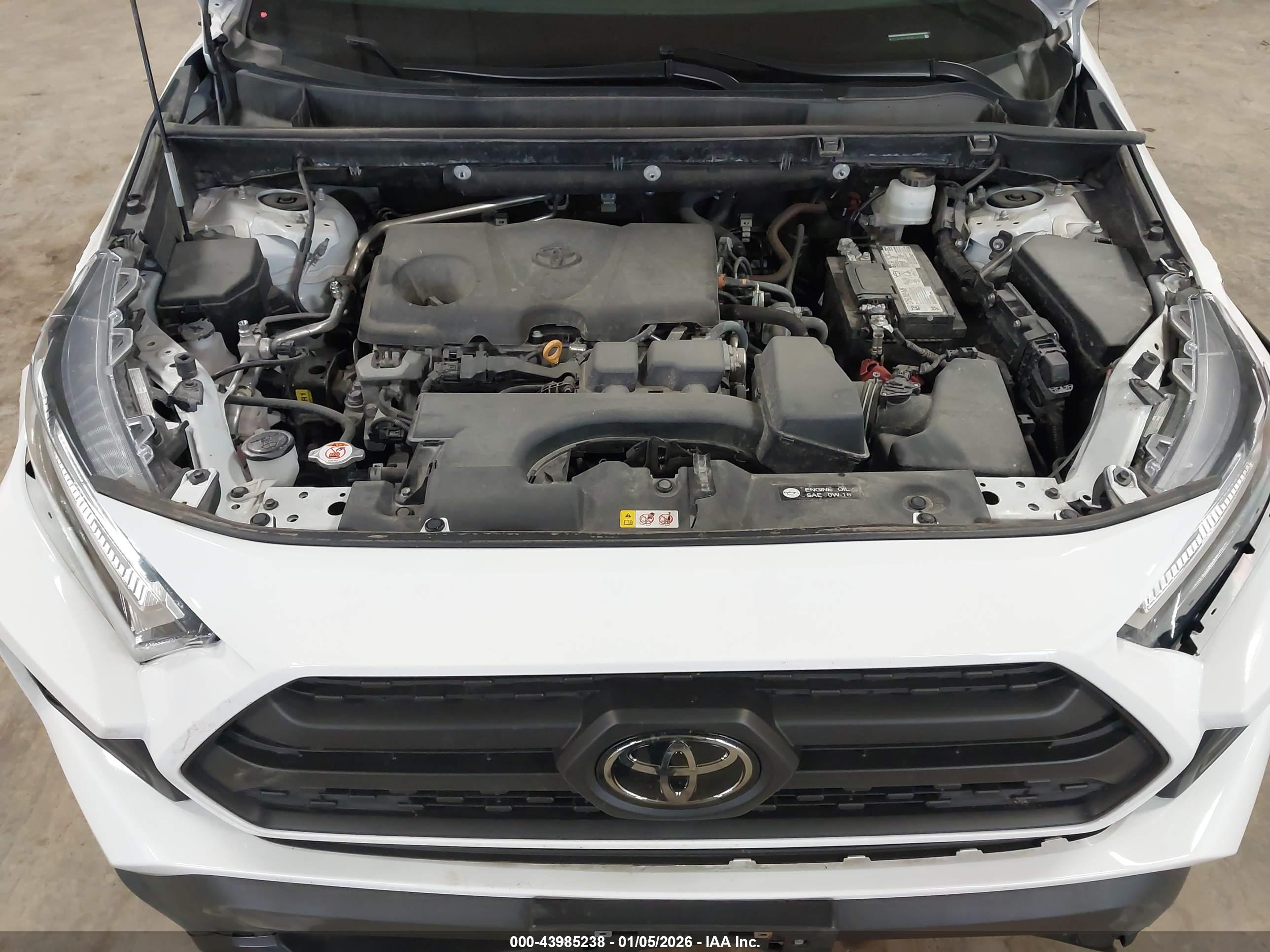 TOYOTA RAV4 image 10