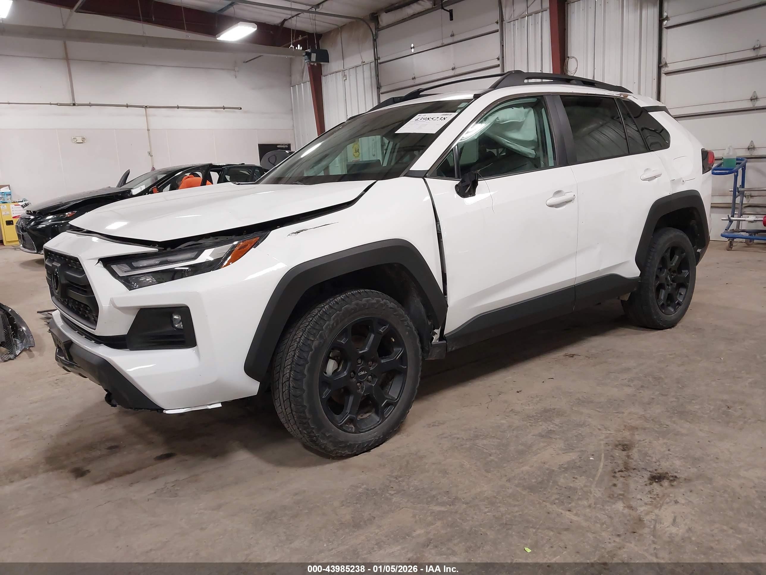 TOYOTA RAV4 image 2