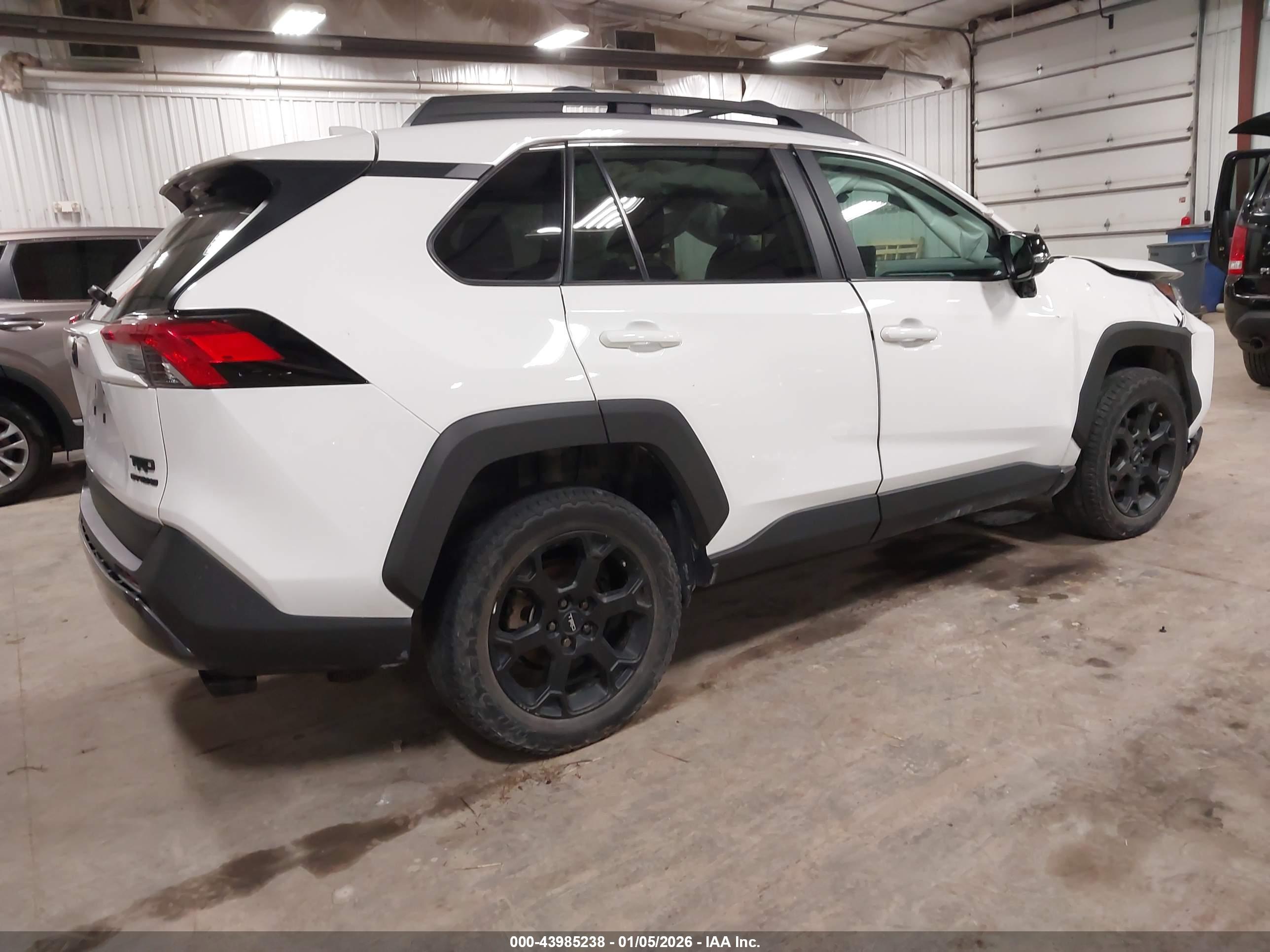 TOYOTA RAV4 image 4