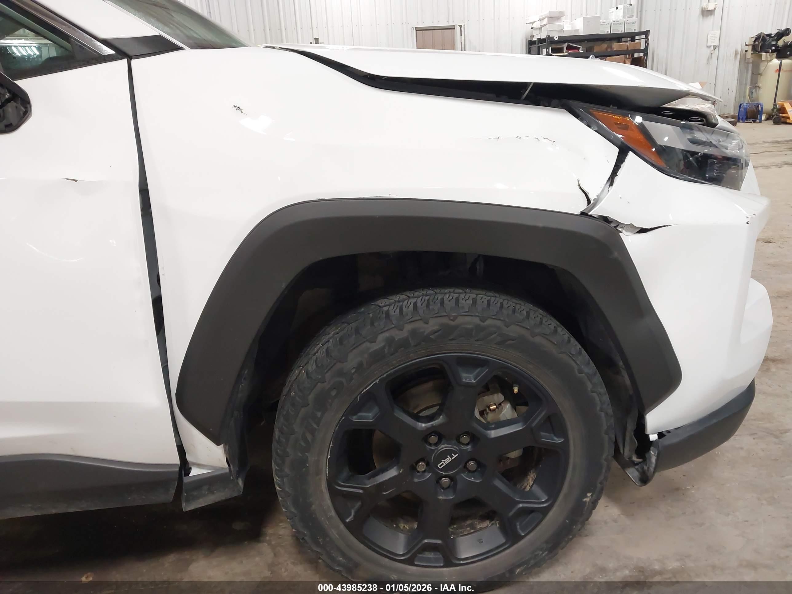 TOYOTA RAV4 image 6