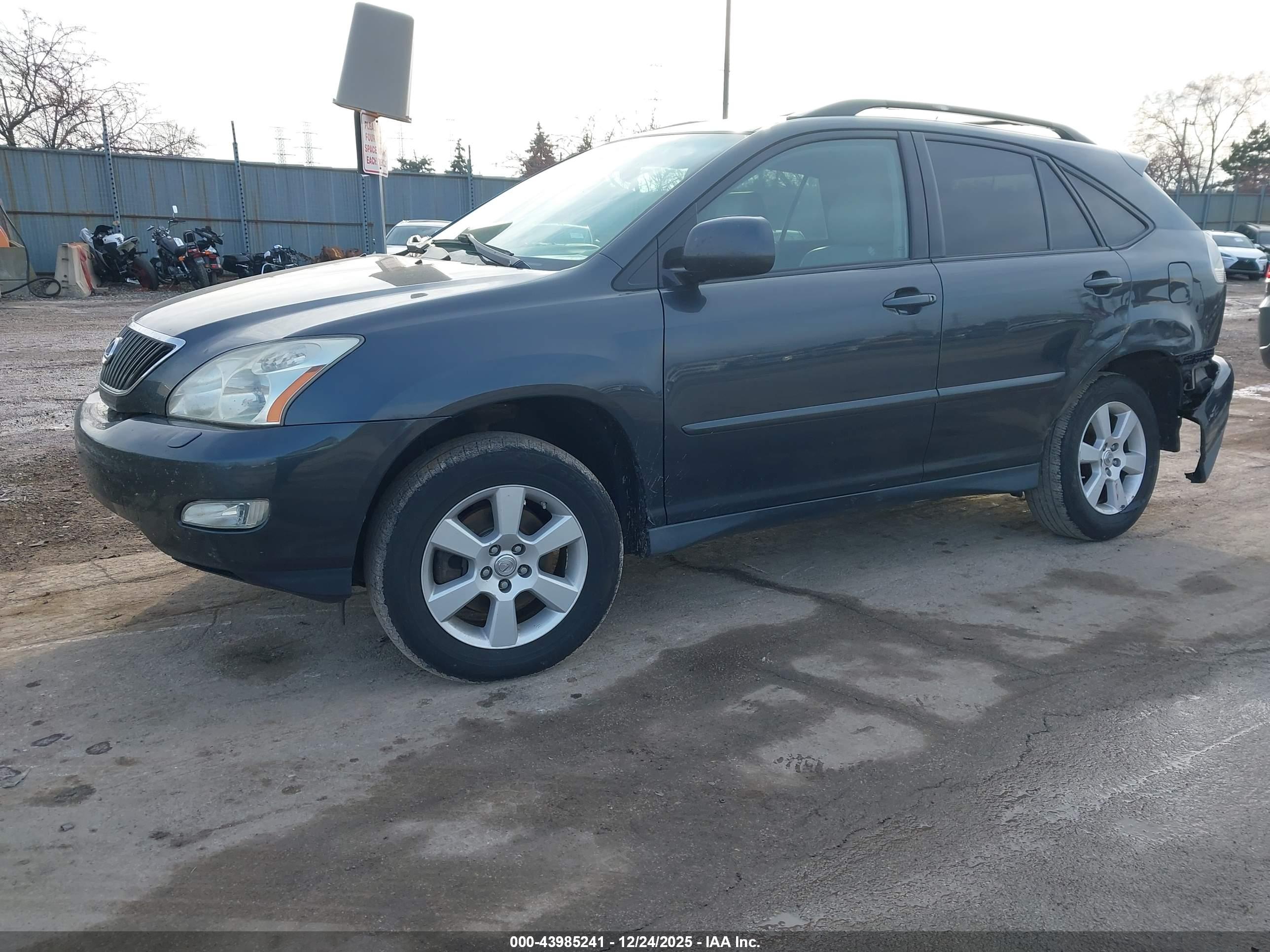 LEXUS RX image 2