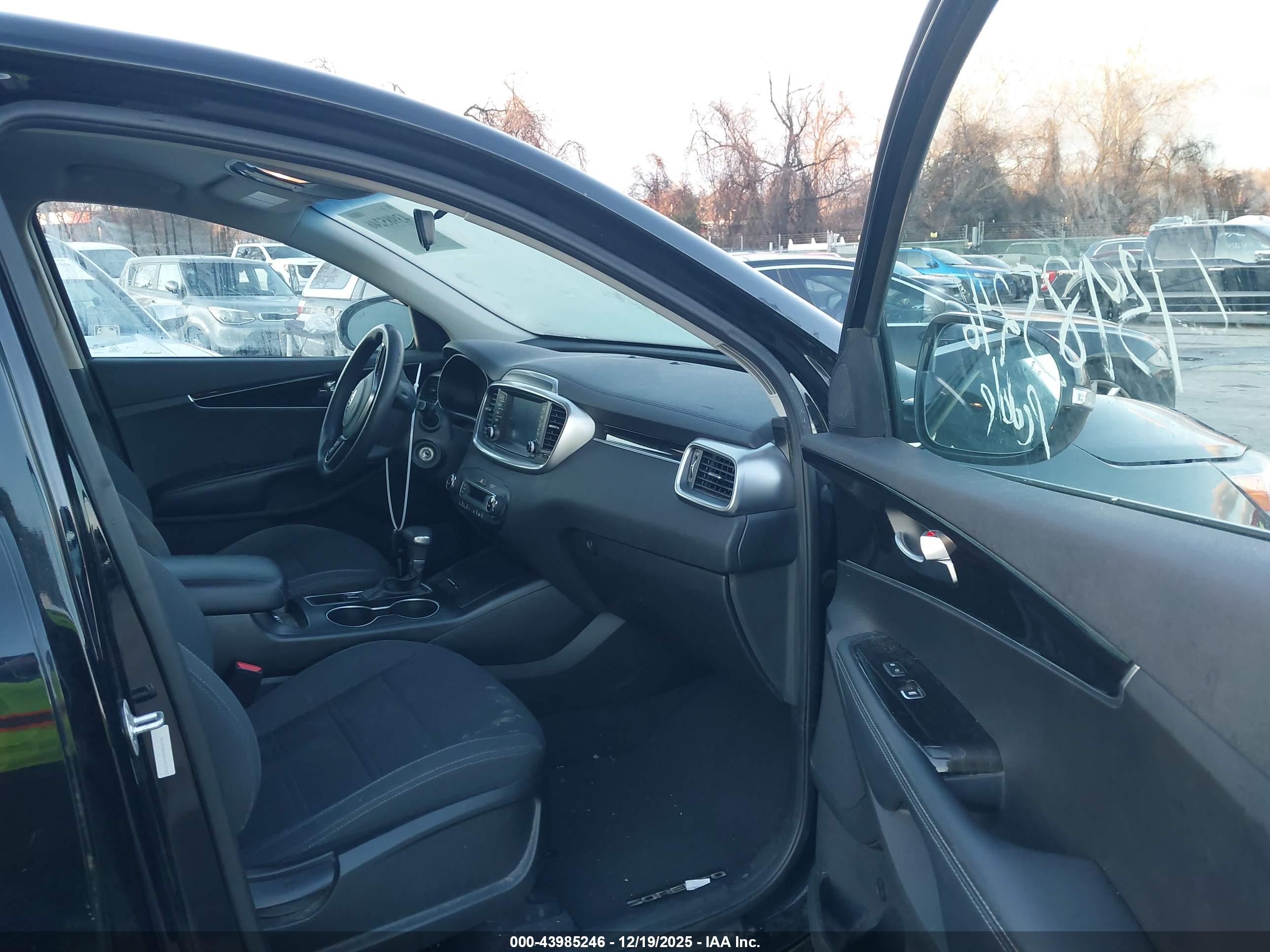 KIA SORENTO image 5