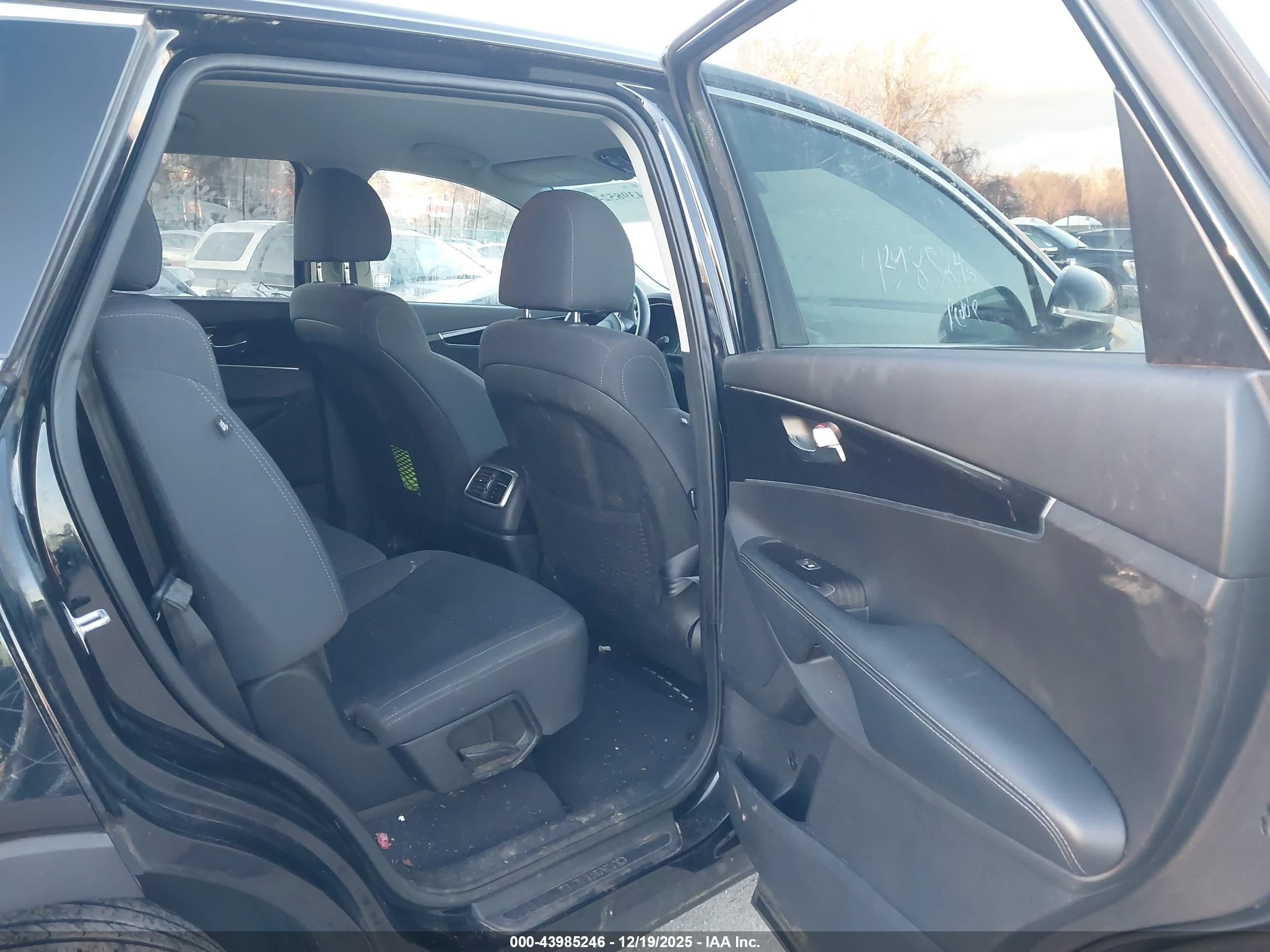 KIA SORENTO image 8