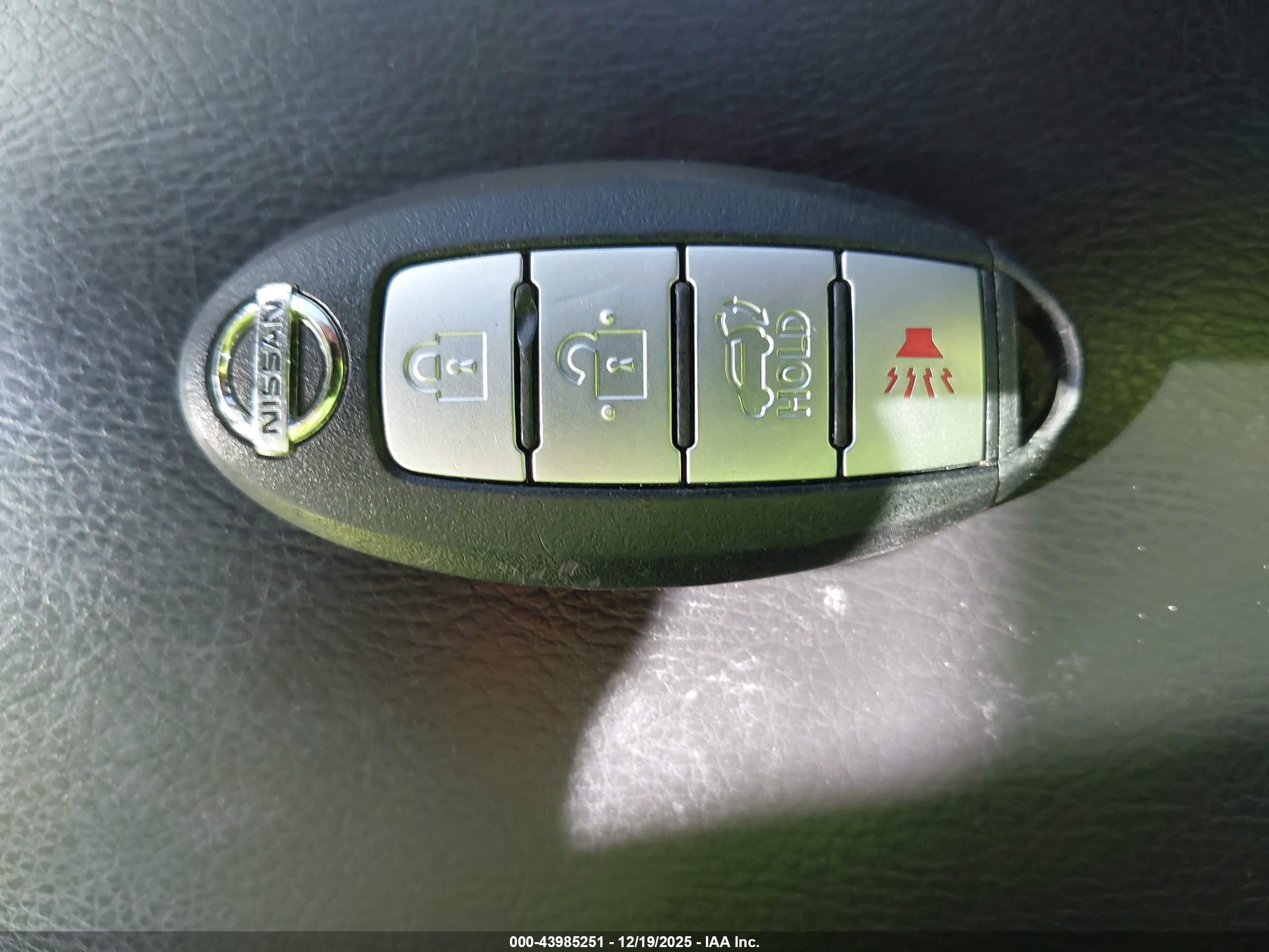 NISSAN ROGUE image 11