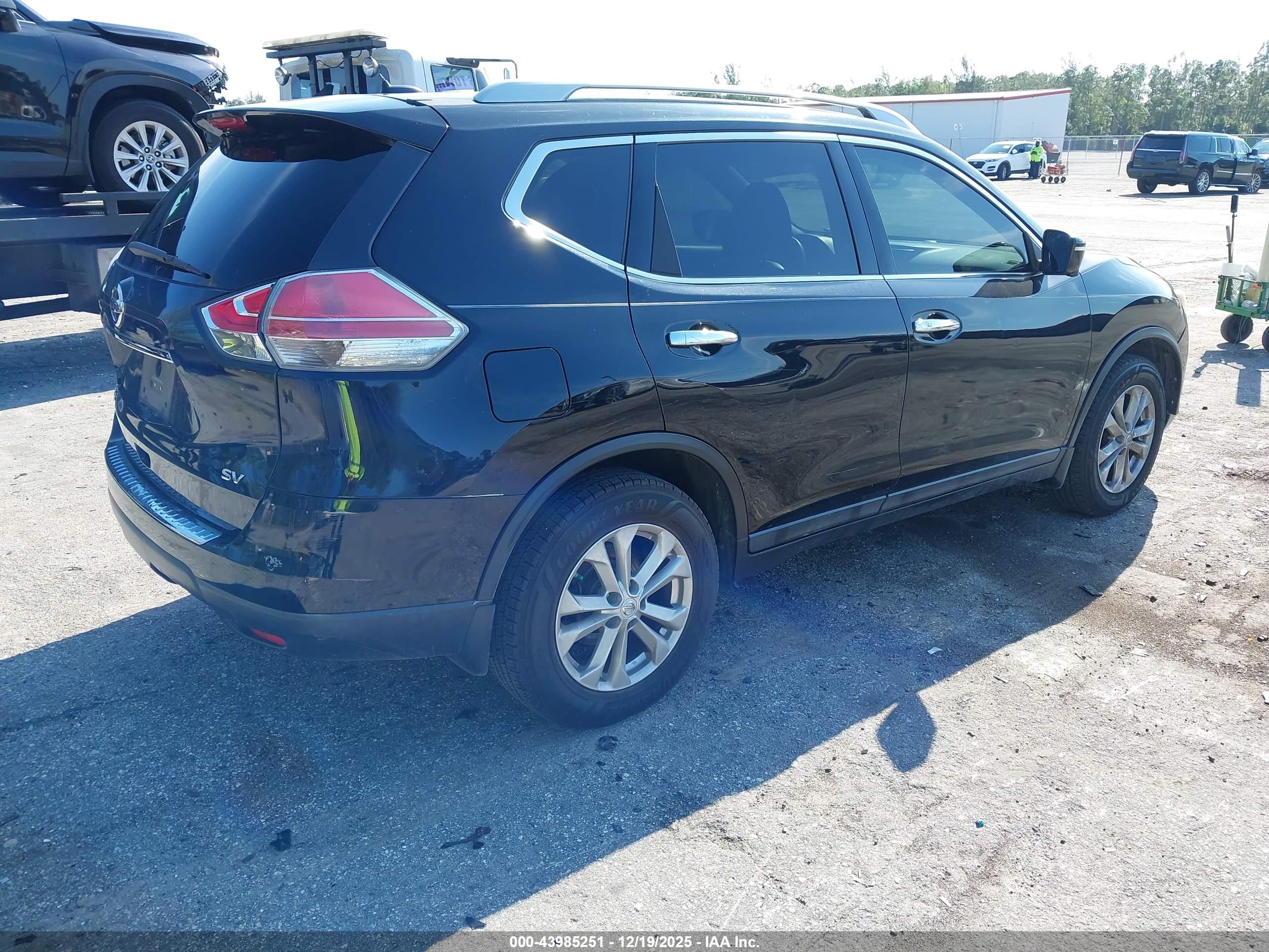 NISSAN ROGUE image 4