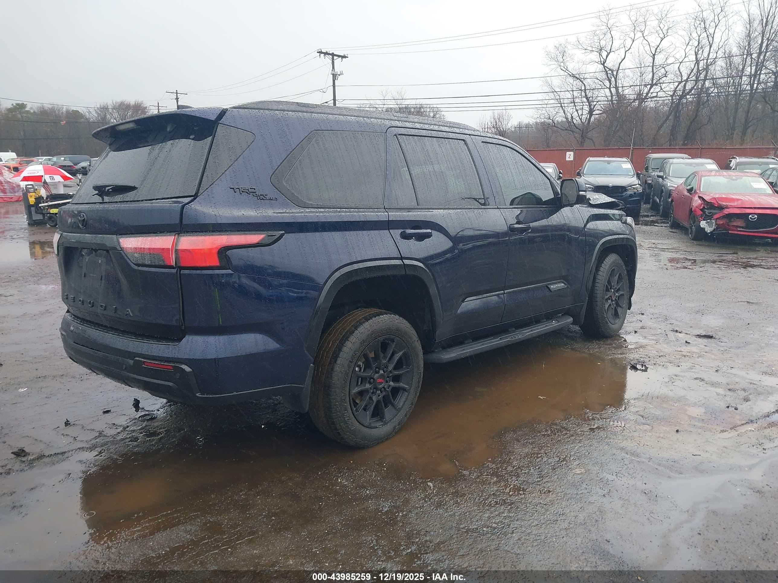 TOYOTA SEQUOIA image 4