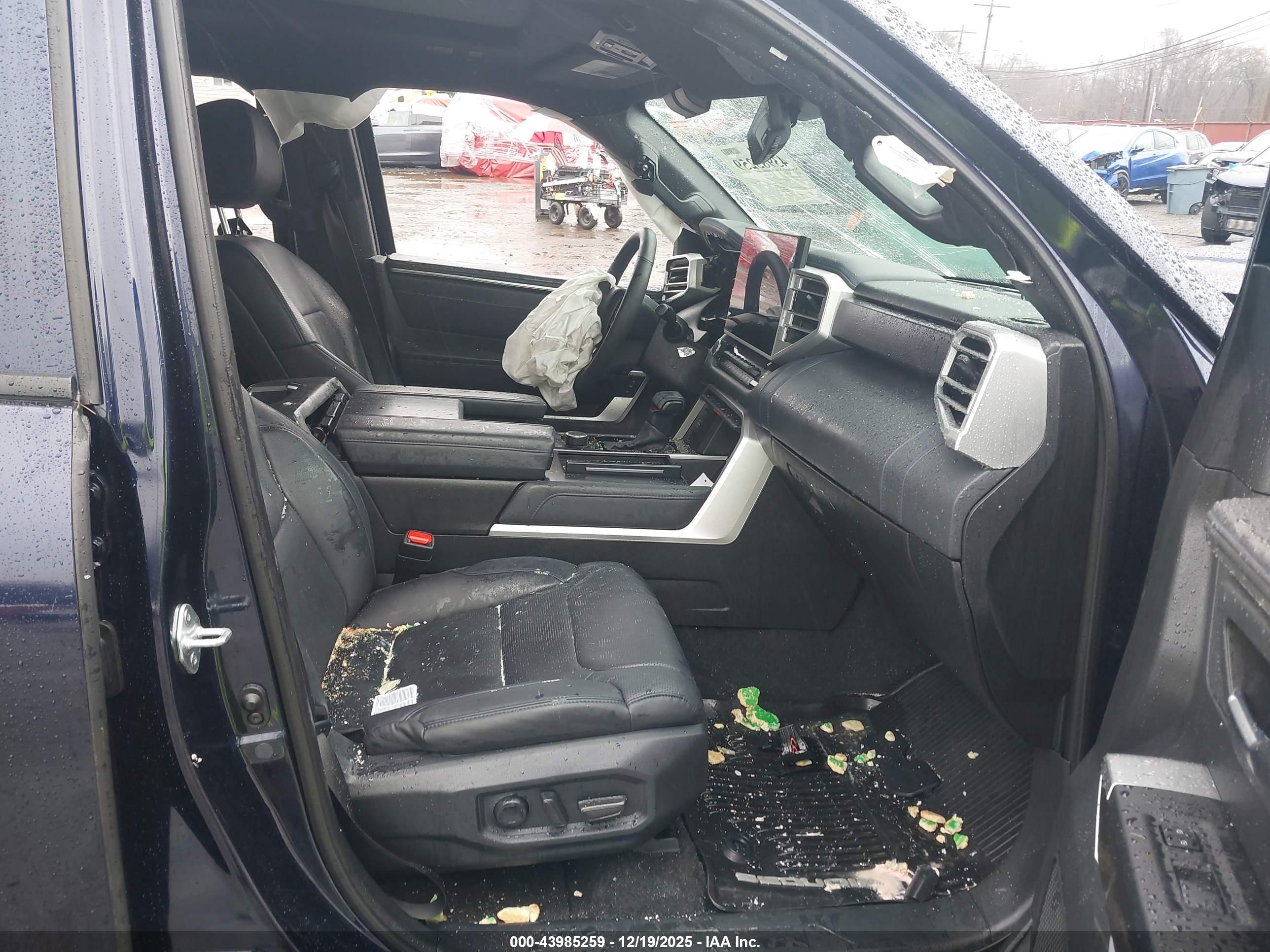 TOYOTA SEQUOIA image 5
