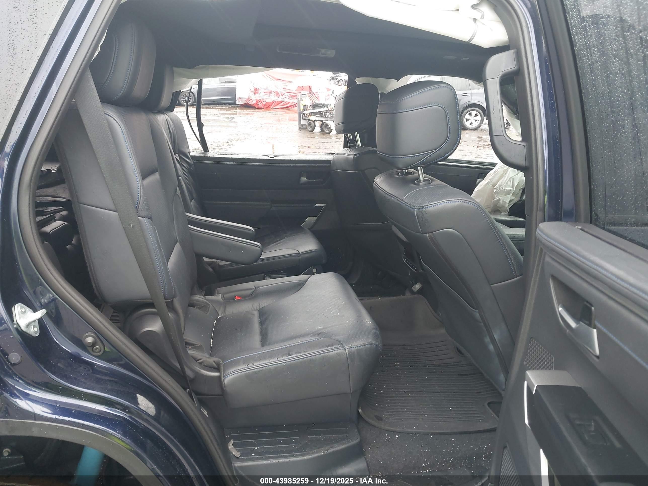 TOYOTA SEQUOIA image 8