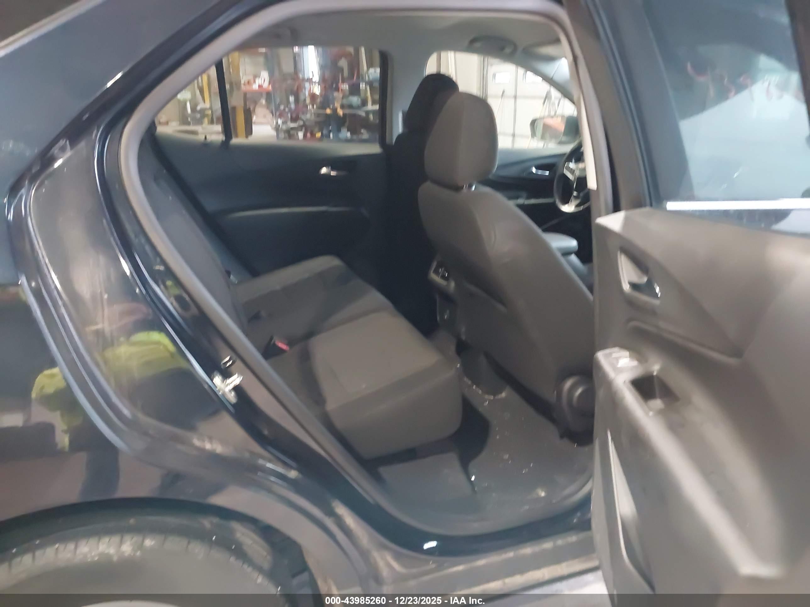 CHEVROLET EQUINOX image 8