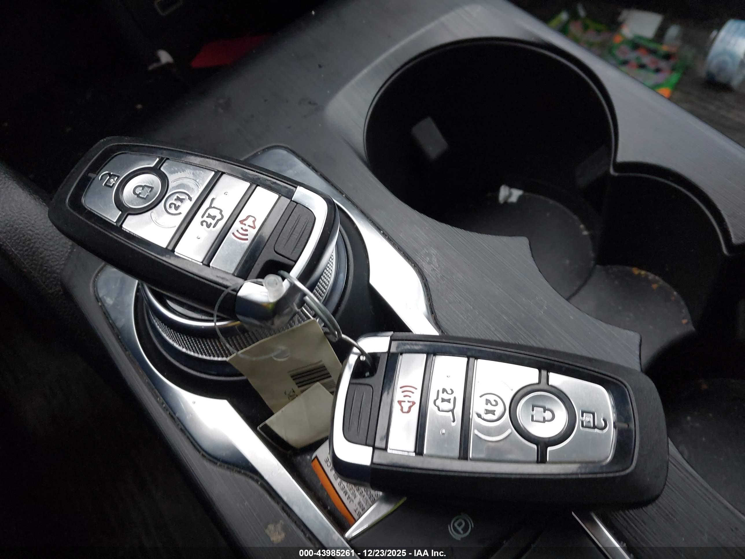 FORD ESCAPE image 11