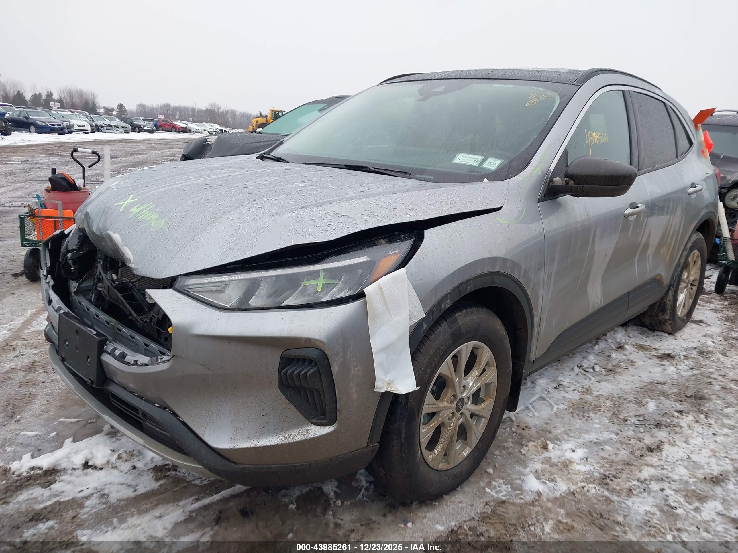 FORD ESCAPE image 2