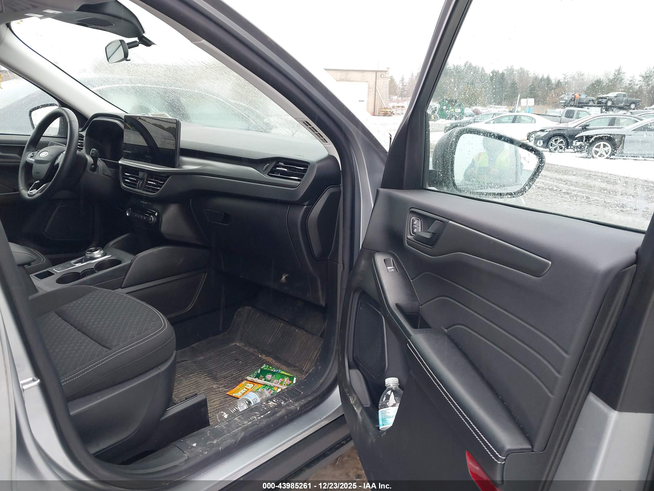 FORD ESCAPE image 5