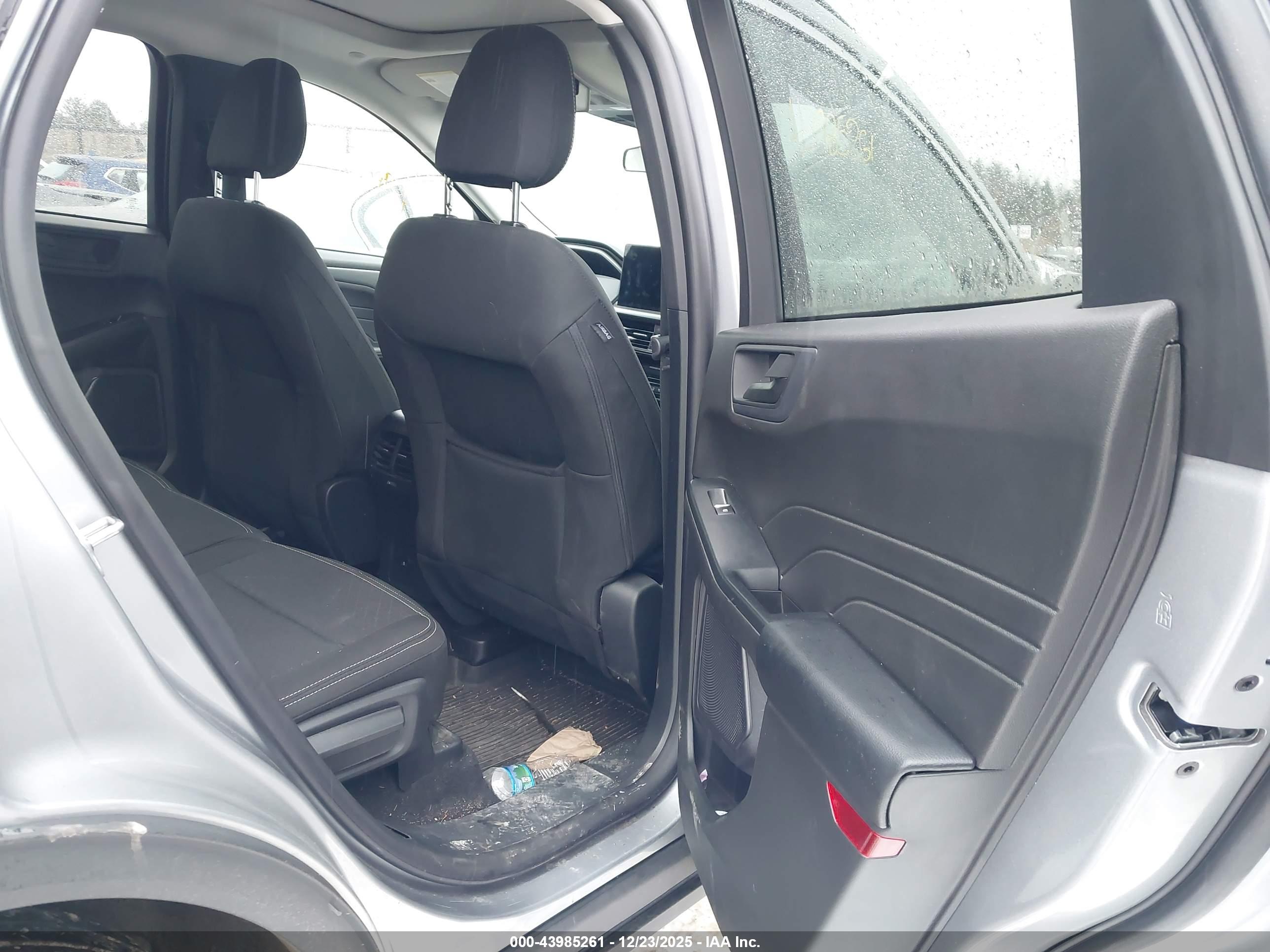 FORD ESCAPE image 8