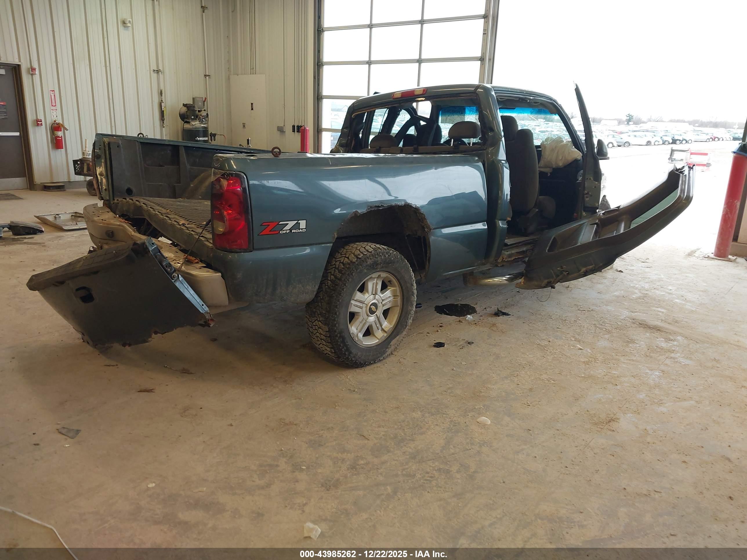 CHEVROLET SILVERADO image 4