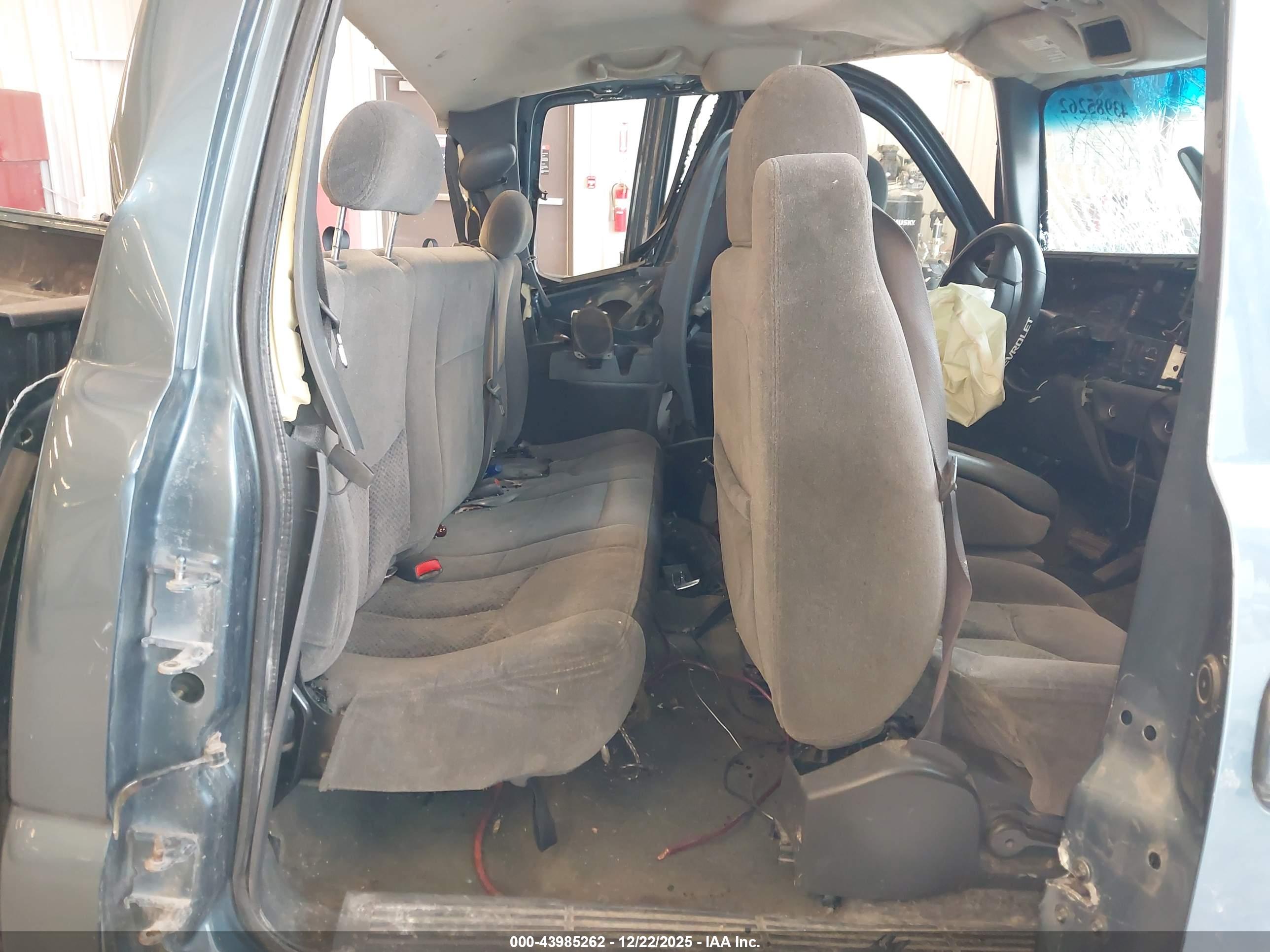 CHEVROLET SILVERADO image 8