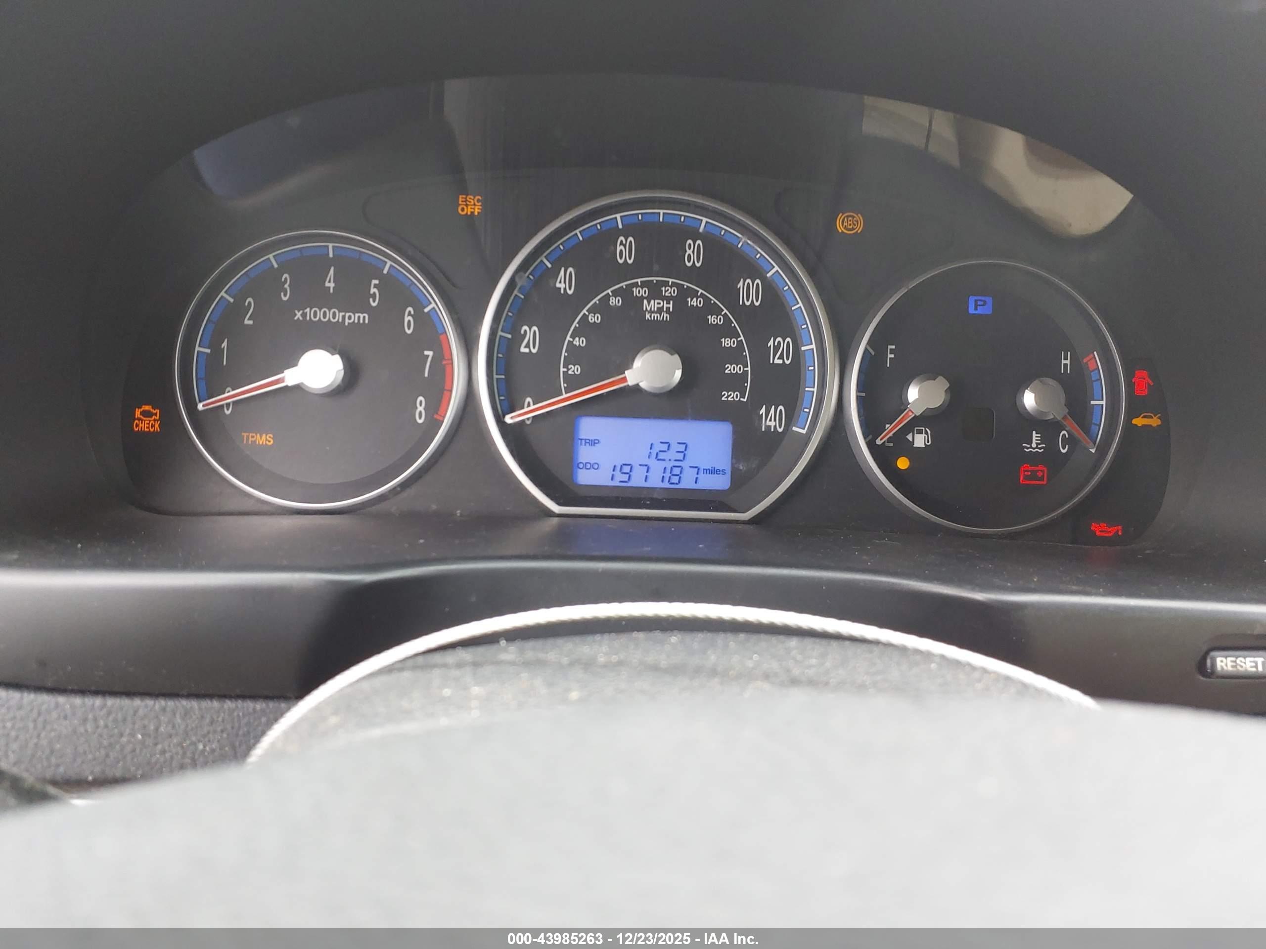 HYUNDAI SANTA image 7