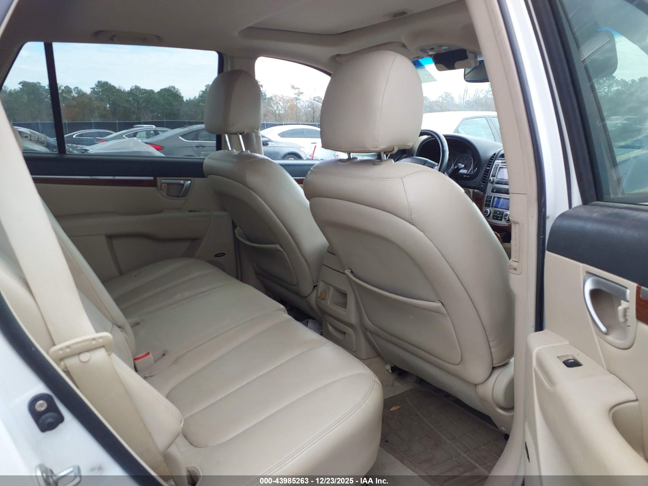 HYUNDAI SANTA image 8