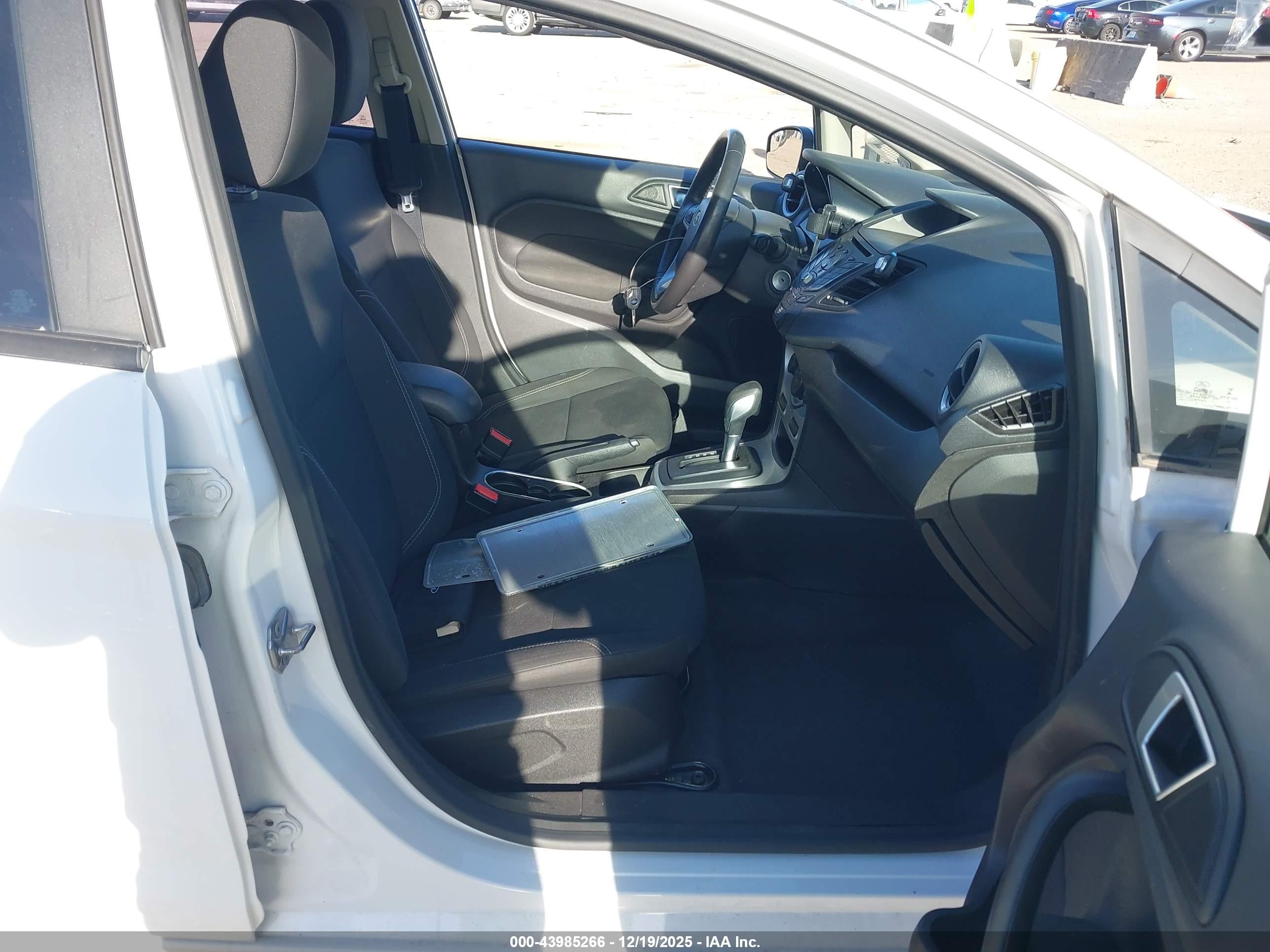 FORD FIESTA image 5