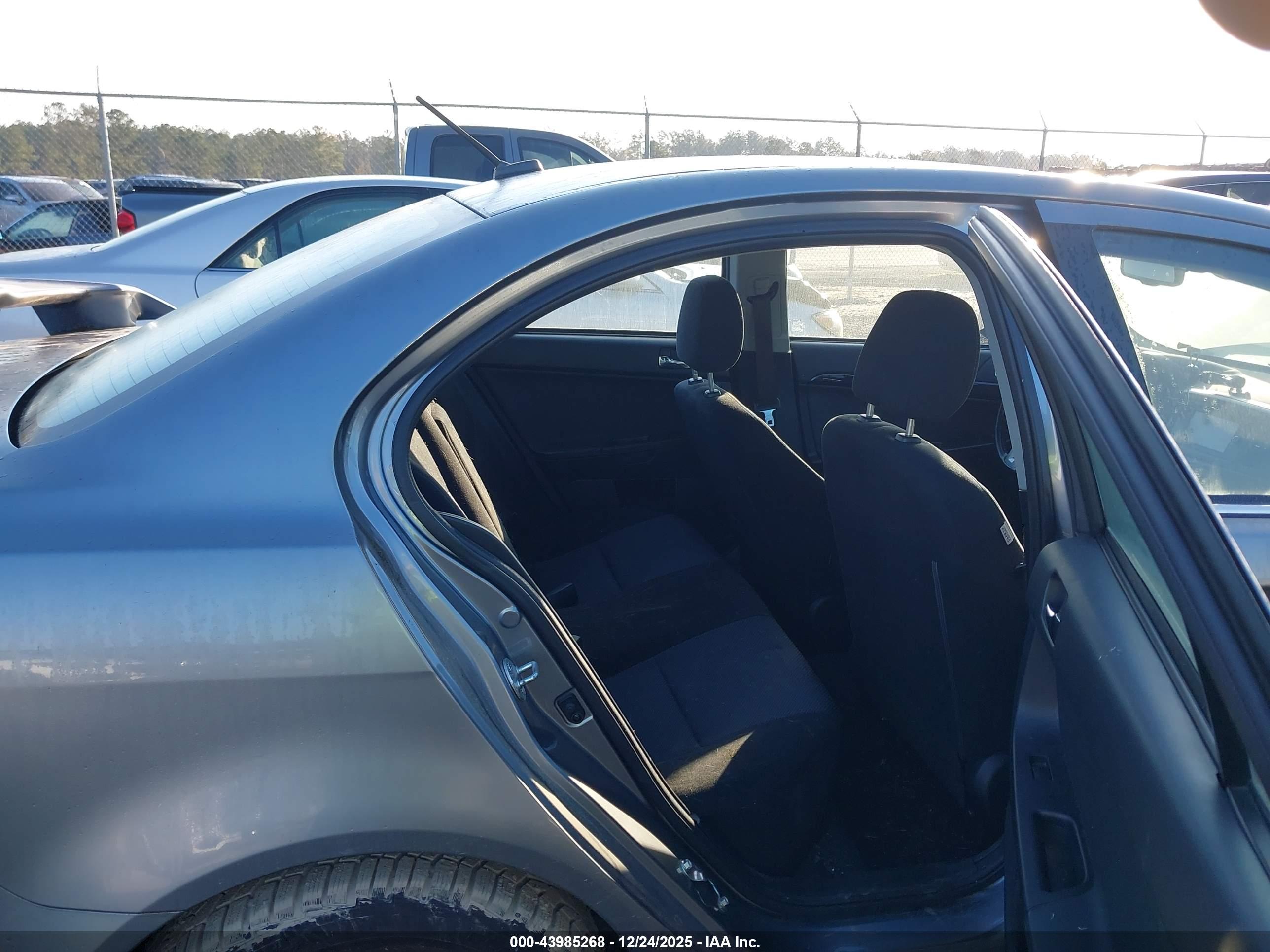 MITSUBISHI LANCER image 8