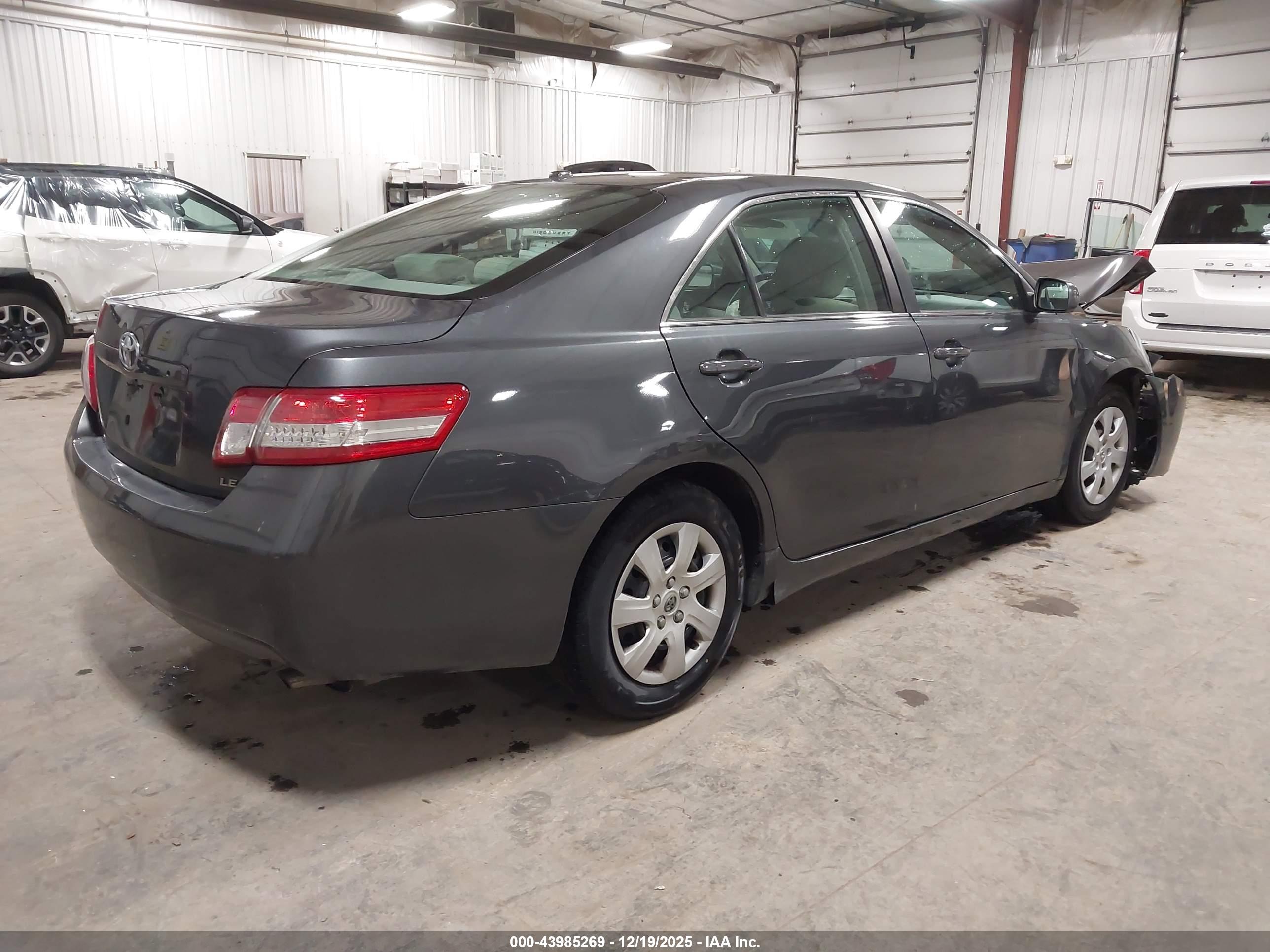 TOYOTA CAMRY image 4