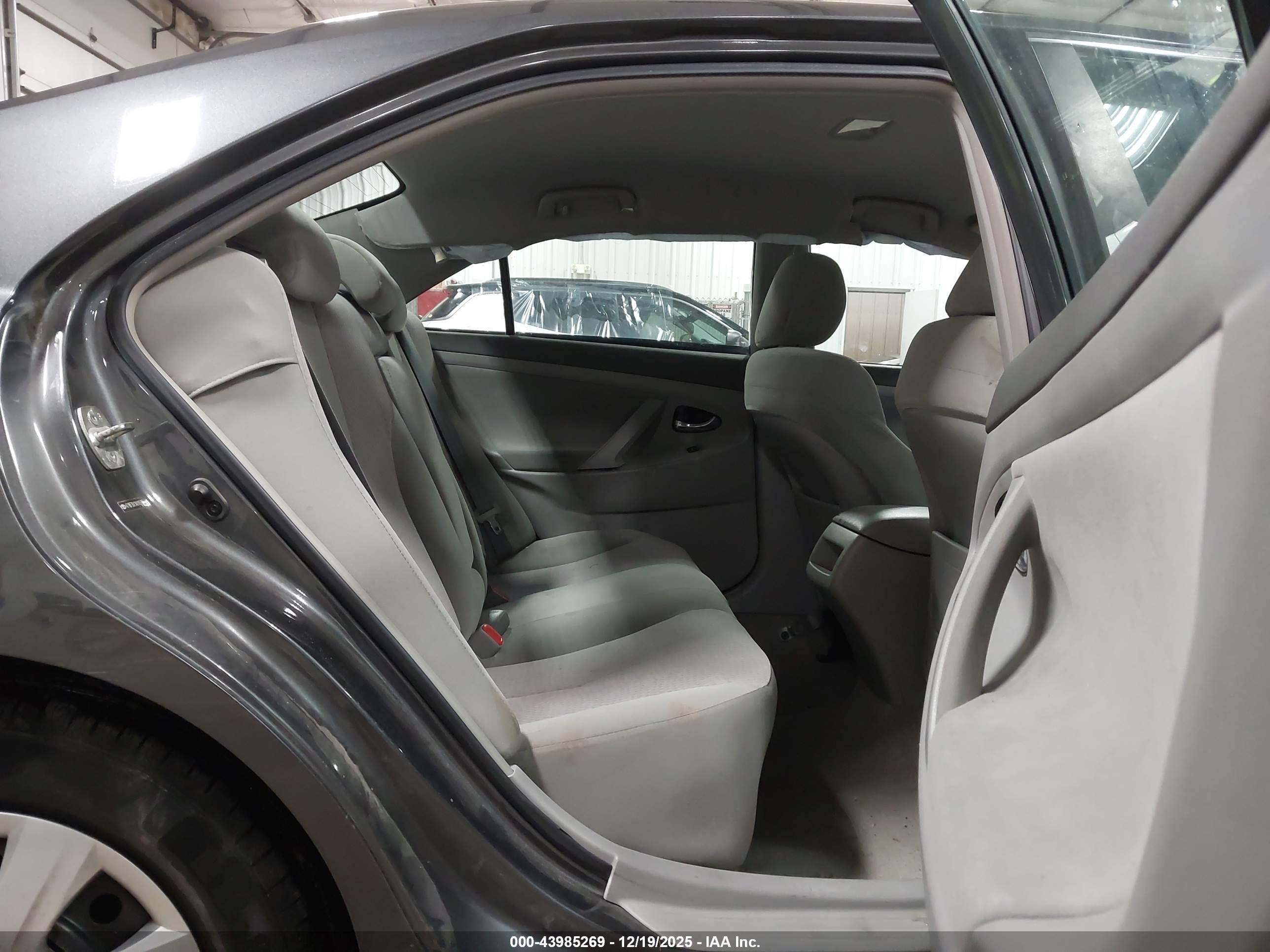 TOYOTA CAMRY image 8