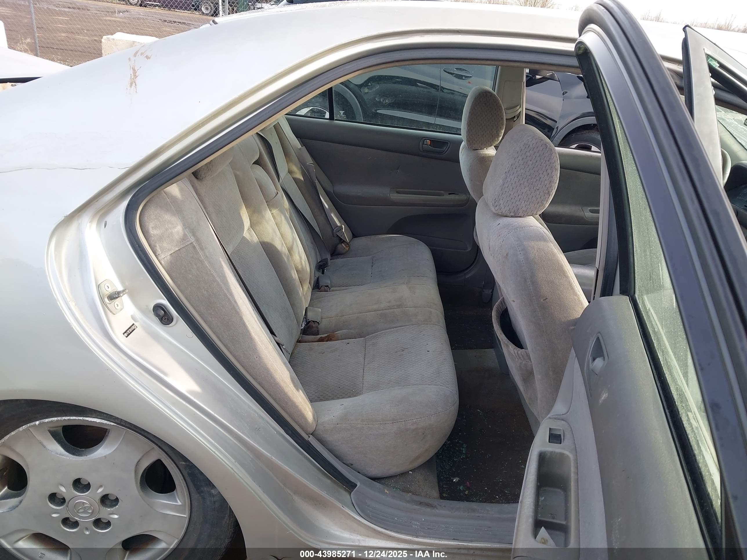 TOYOTA CAMRY image 8