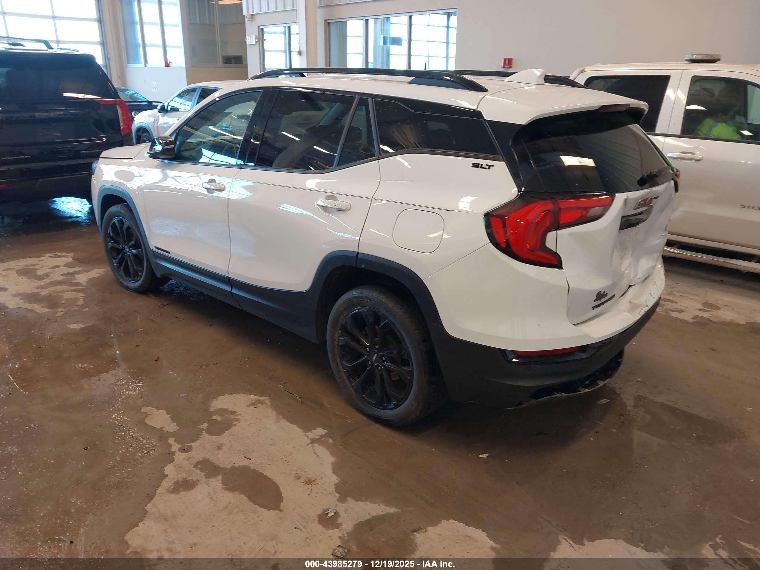 GMC TERRAIN image 3