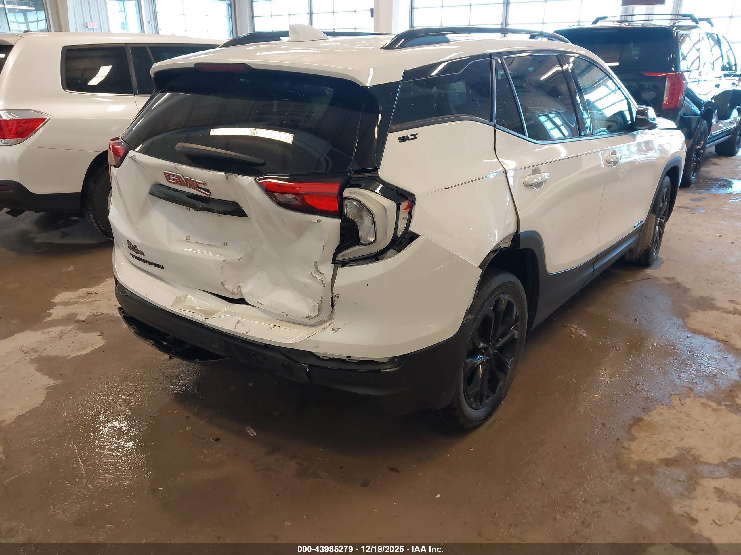 GMC TERRAIN image 4