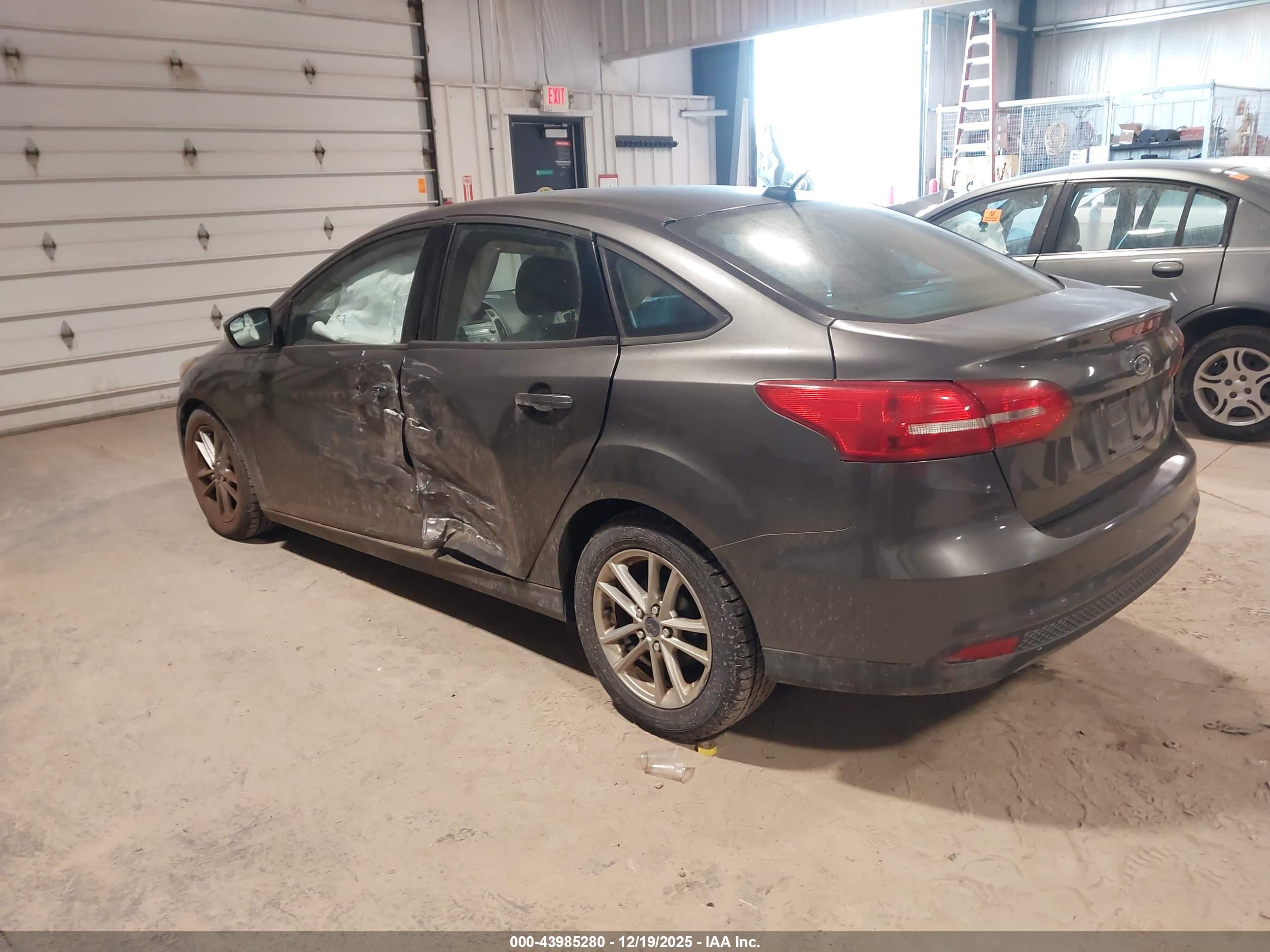 FORD FOCUS image 3